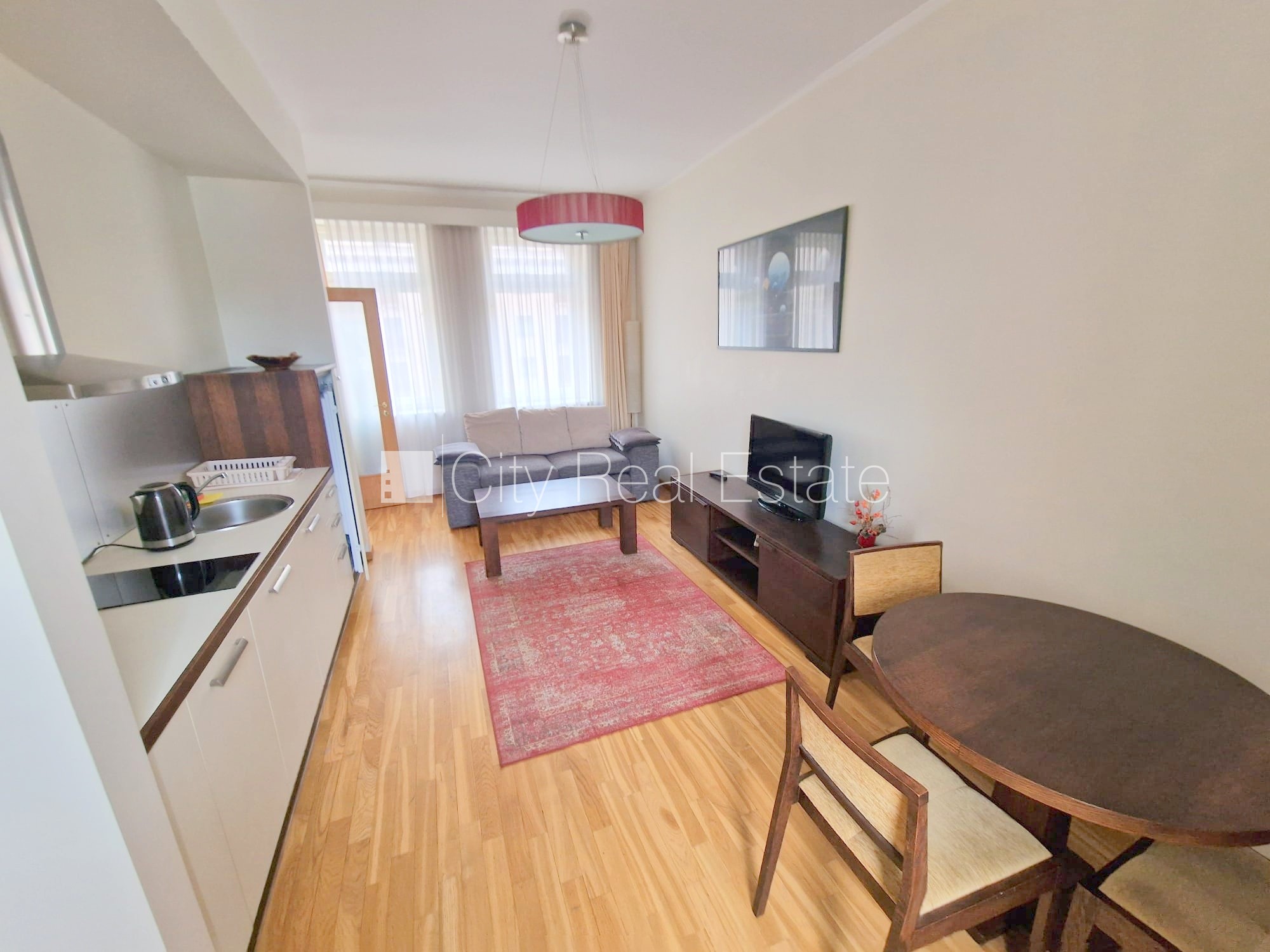 Sludinājumi. Fasādes māja, ieeja no ielas, ir lifts, guļamistabu skaits 1 gab., augstie griesti, gāzes apkure, Cena: 600 EUR/mēn Foto #4