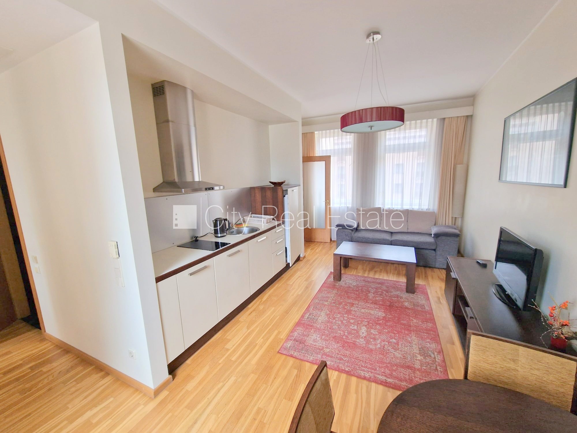 Sludinājumi. Fasādes māja, ieeja no ielas, ir lifts, guļamistabu skaits 1 gab., augstie griesti, gāzes apkure, Cena: 600 EUR/mēn Foto #3