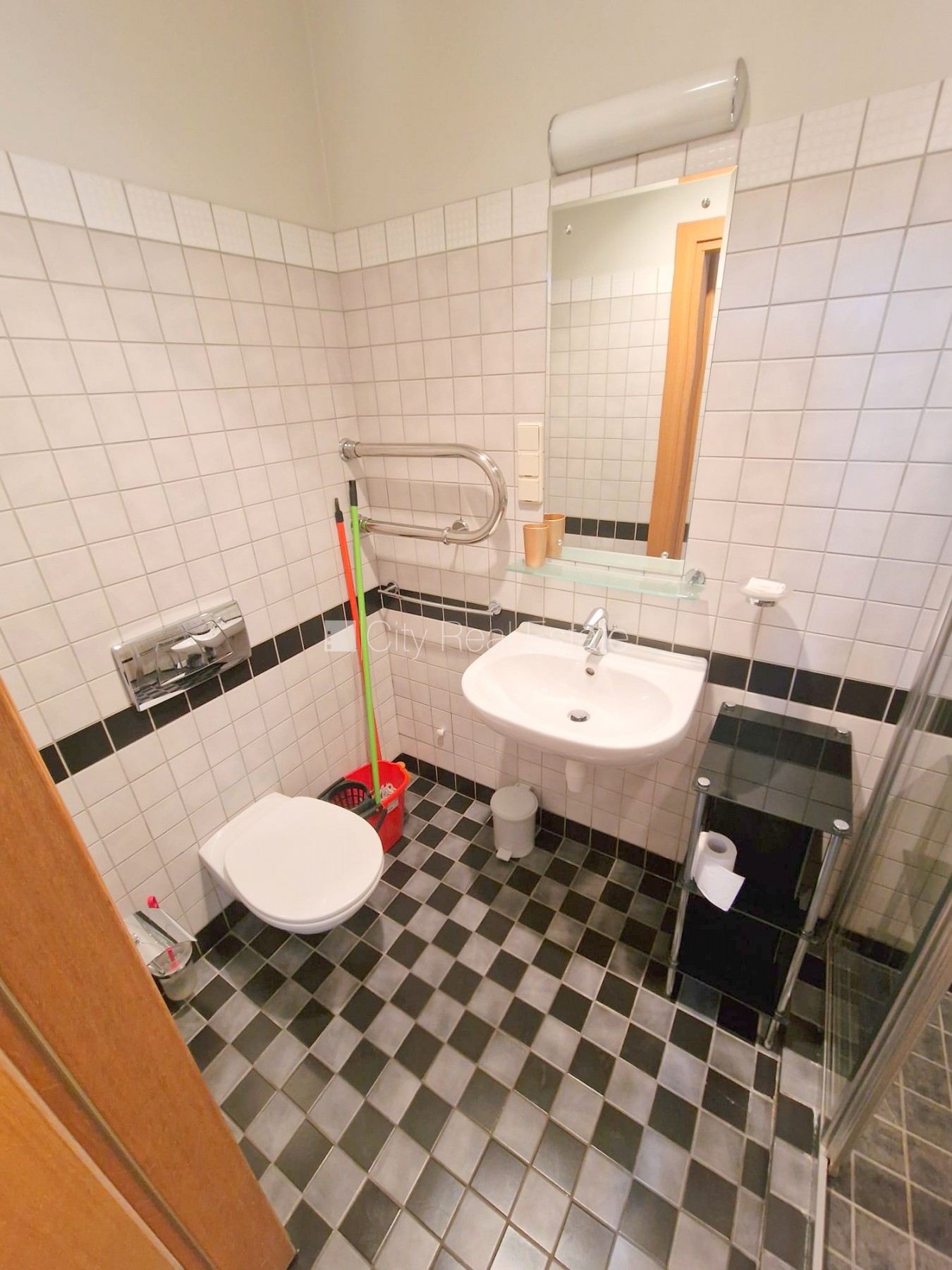 Sludinājumi. Fasādes māja, ieeja no ielas, ir lifts, guļamistabu skaits 1 gab., augstie griesti, gāzes apkure, Cena: 600 EUR/mēn Foto #15