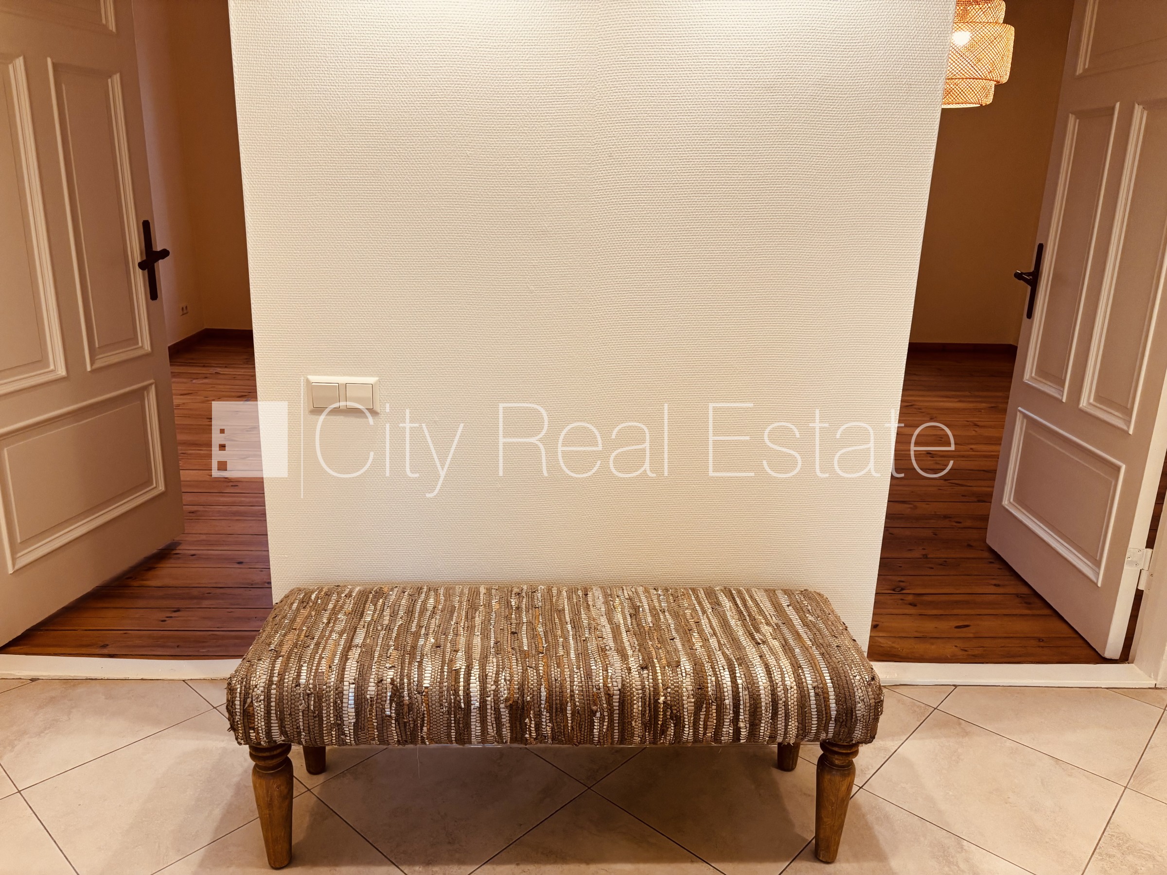 Sludinājumi. Fasādes māja, labiekārtota apzaļumota teritorija, teritorijas iebrauktuves vārti aprīkoti ar Cena: 660 EUR/mēn Foto #7