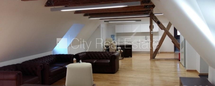 Sludinājumi. Fasādes māja, viena kvadrātmetra apsaimniekošanas maksa mēnesī  1.25 EUR, slēgts pagalms, ieeja no Cena: 950 EUR/mēn Foto #1