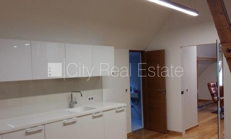 Sludinājumi. Fasādes māja, viena kvadrātmetra apsaimniekošanas maksa mēnesī  1.25 EUR, slēgts pagalms, ieeja no Cena: 950 EUR/mēn Foto #3