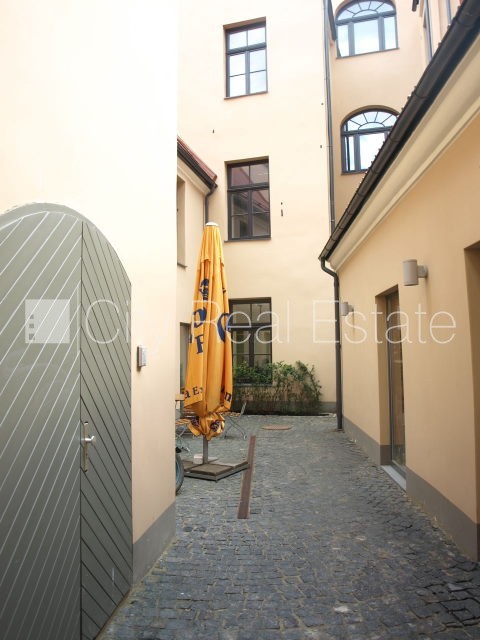 Sludinājumi. Fasādes māja, viena kvadrātmetra apsaimniekošanas maksa mēnesī  1.25 EUR, slēgts pagalms, ieeja no Cena: 950 EUR/mēn Foto #9