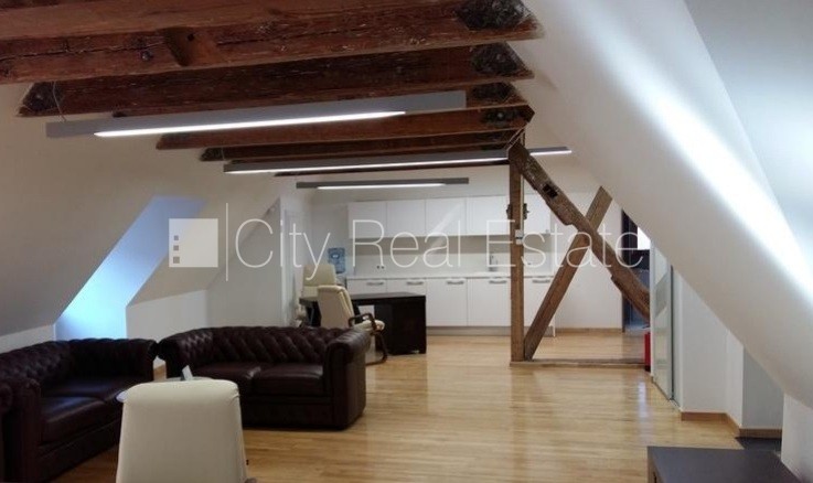 Sludinājumi. Fasādes māja, viena kvadrātmetra apsaimniekošanas maksa mēnesī  1.25 EUR, slēgts pagalms, ieeja no Cena: 950 EUR/mēn Foto #2