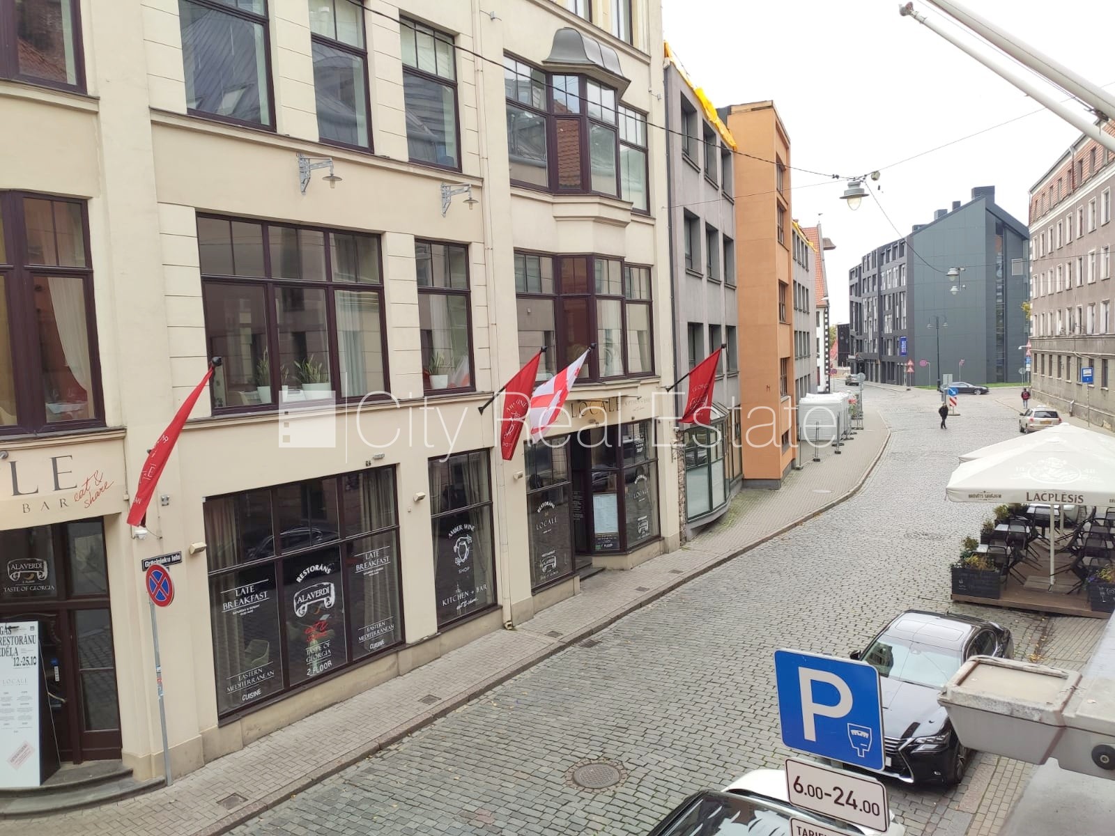 Sludinājumi. Fasādes māja, renovēta māja, slēgts pagalms, ieeja no ielas, kāpņu telpa pēc kapitālā remonta, logi Cena: 1662 EUR/mēn Foto #5