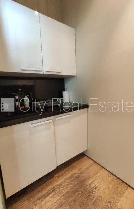 Sludinājumi. Fasādes māja, renovēta māja, slēgts pagalms, ieeja no ielas, kāpņu telpa pēc kapitālā remonta, logi Cena: 1662 EUR/mēn Foto #10