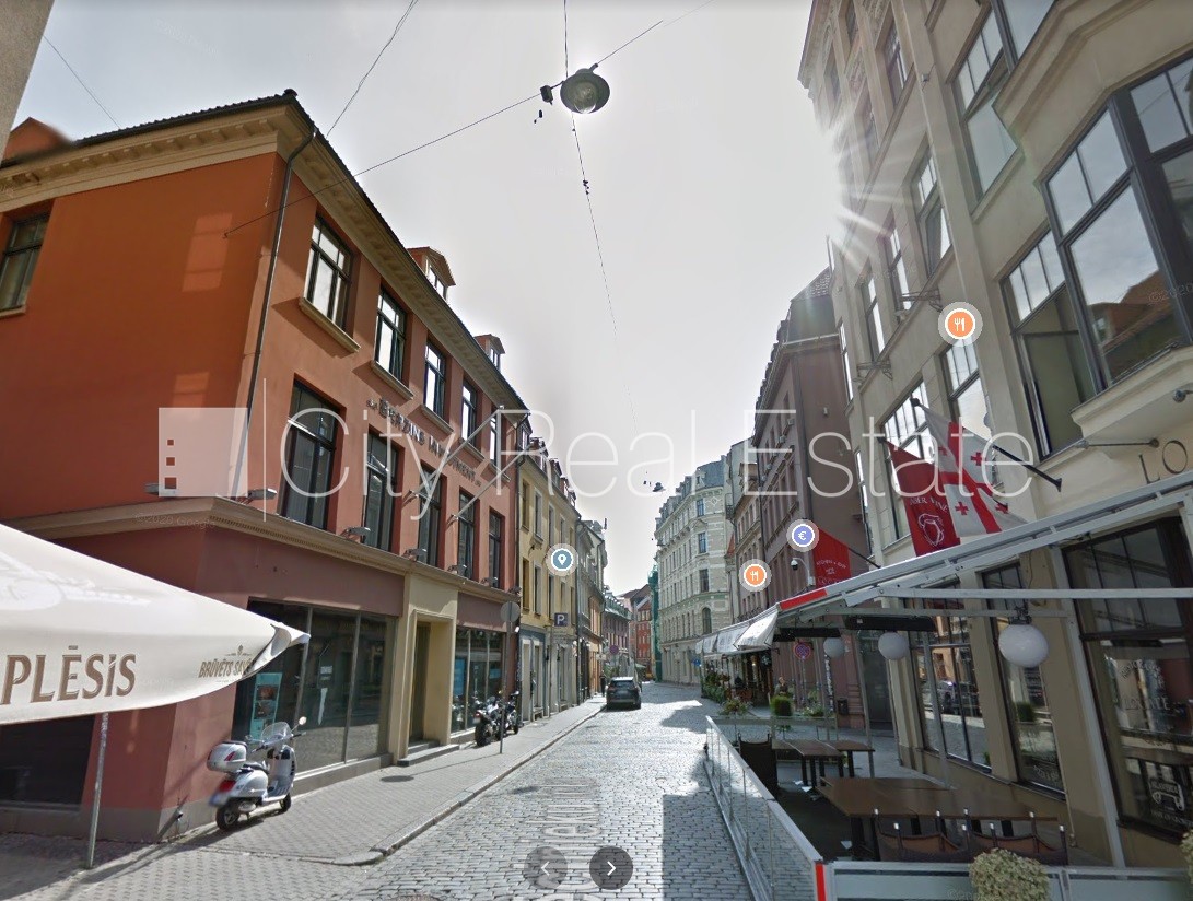 Sludinājumi. Fasādes māja, renovēta māja, slēgts pagalms, ieeja no ielas, kāpņu telpa pēc kapitālā remonta, logi Cena: 1662 EUR/mēn Foto #14