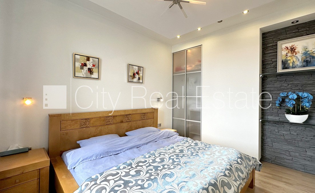 Sludinājumi. Renovēta māja, ir lifts, kāpņu telpa pēc kapitālā remonta, logi vērsti uz ielas pusi, guļamistabu Cena: 650 EUR/mēn Foto #5