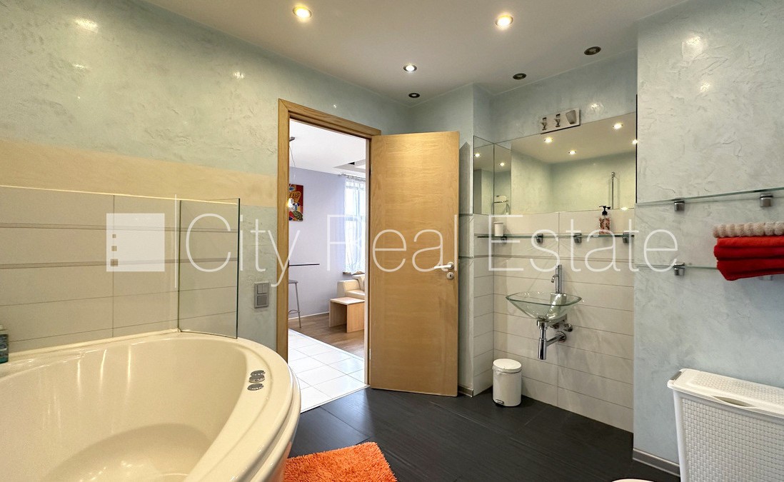 Sludinājumi. Renovēta māja, ir lifts, kāpņu telpa pēc kapitālā remonta, logi vērsti uz ielas pusi, guļamistabu Cena: 650 EUR/mēn Foto #6