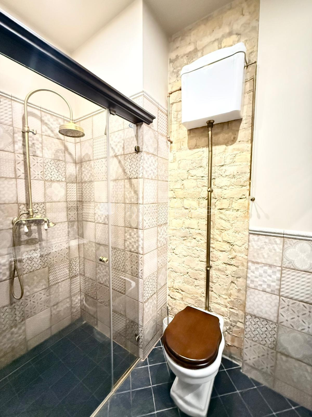 Sludinājumi. Fasādes māja, renovēta māja, bruģēts piebraucamais ceļš, ieeja no ielas, luksuss apartamenti , Cena: 1500 EUR/mēn Foto #12