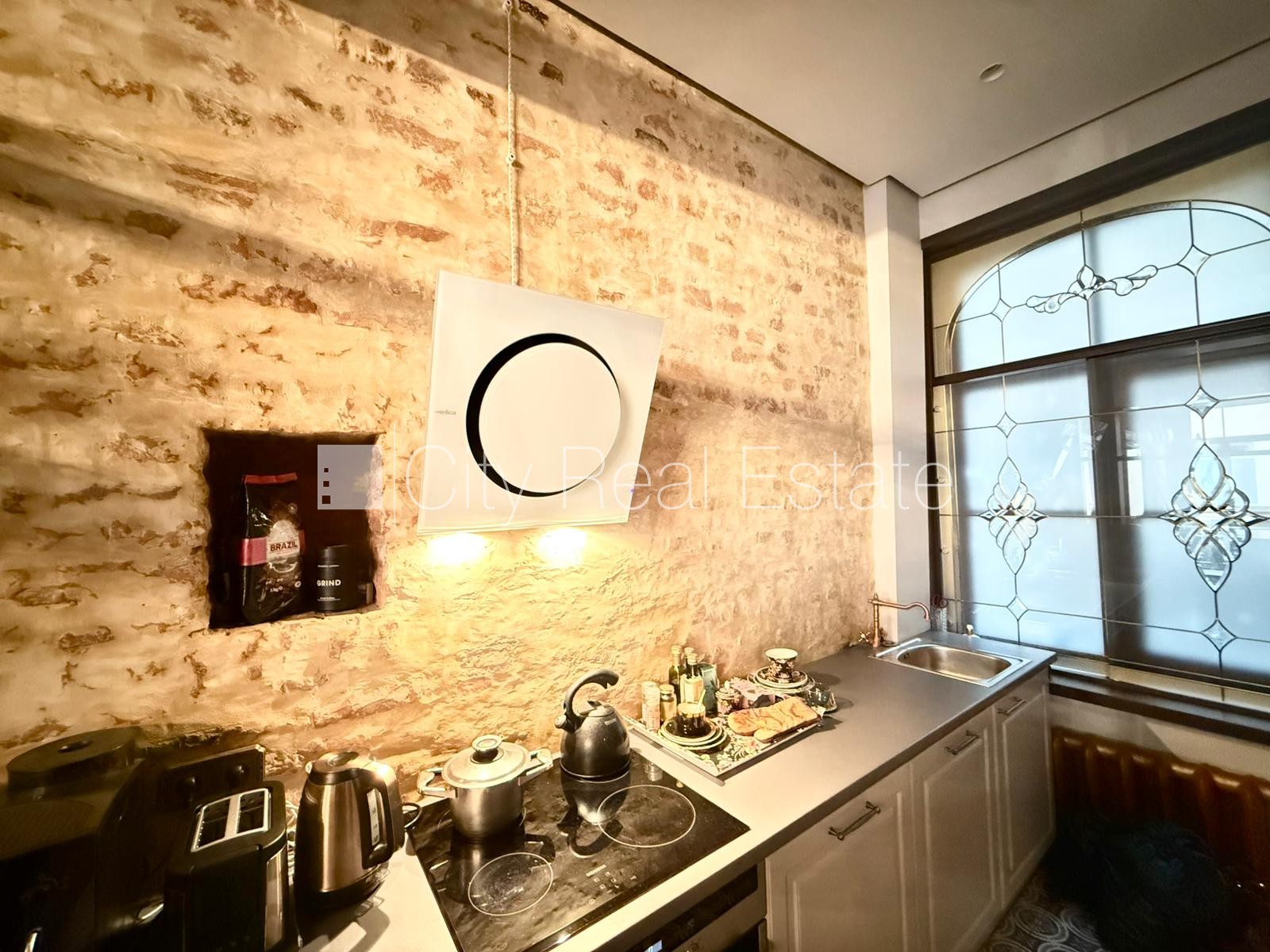 Sludinājumi. Fasādes māja, renovēta māja, bruģēts piebraucamais ceļš, ieeja no ielas, luksuss apartamenti , Cena: 1500 EUR/mēn Foto #7