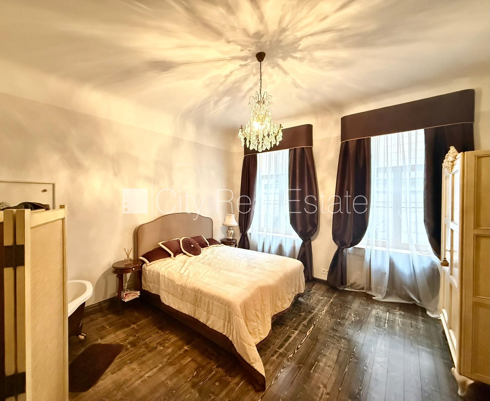 Sludinājumi. Fasādes māja, renovēta māja, bruģēts piebraucamais ceļš, ieeja no ielas, luksuss apartamenti , Cena: 1500 EUR/mēn Foto #10