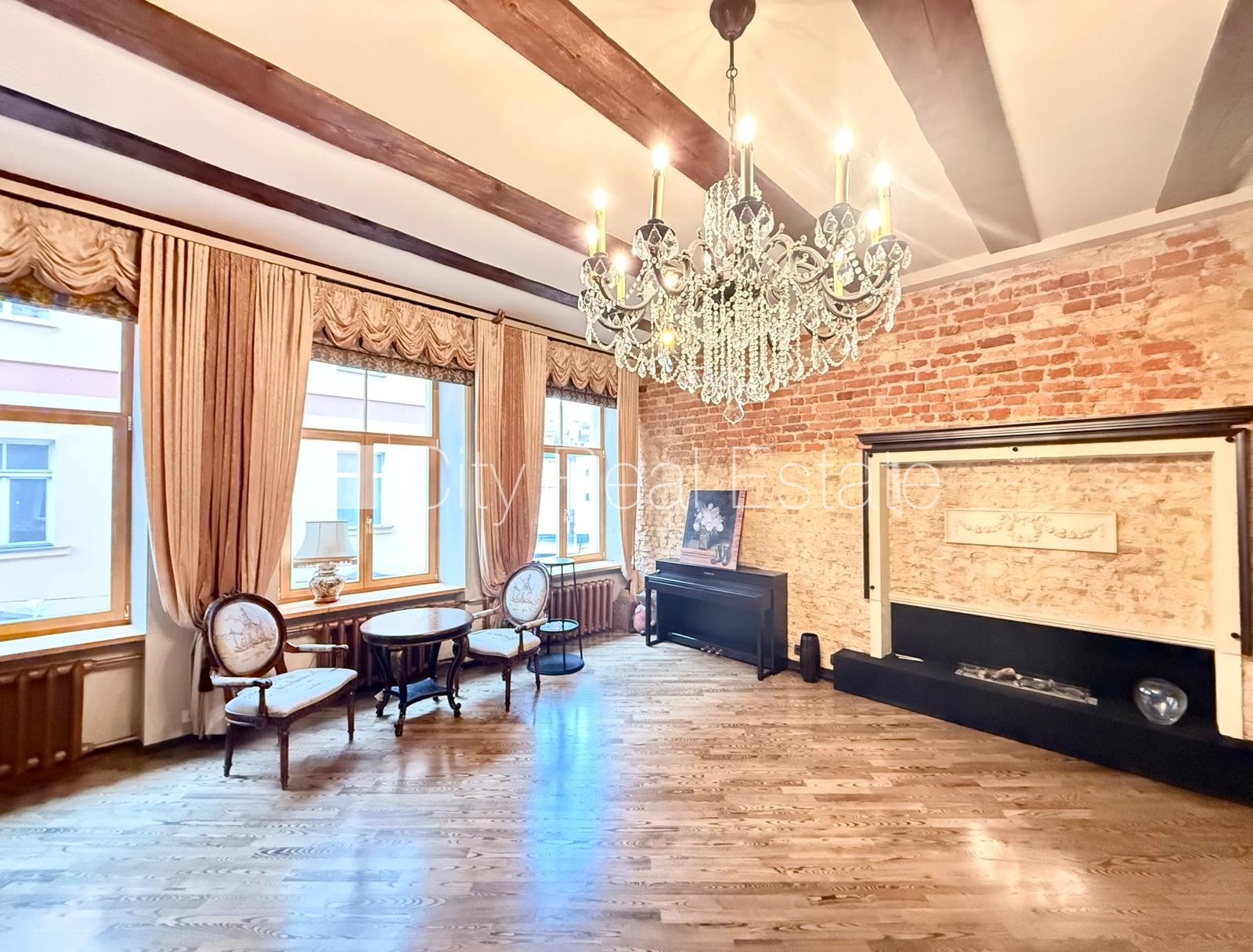 Sludinājumi. Fasādes māja, renovēta māja, bruģēts piebraucamais ceļš, ieeja no ielas, luksuss apartamenti , Cena: 1500 EUR/mēn Foto #3