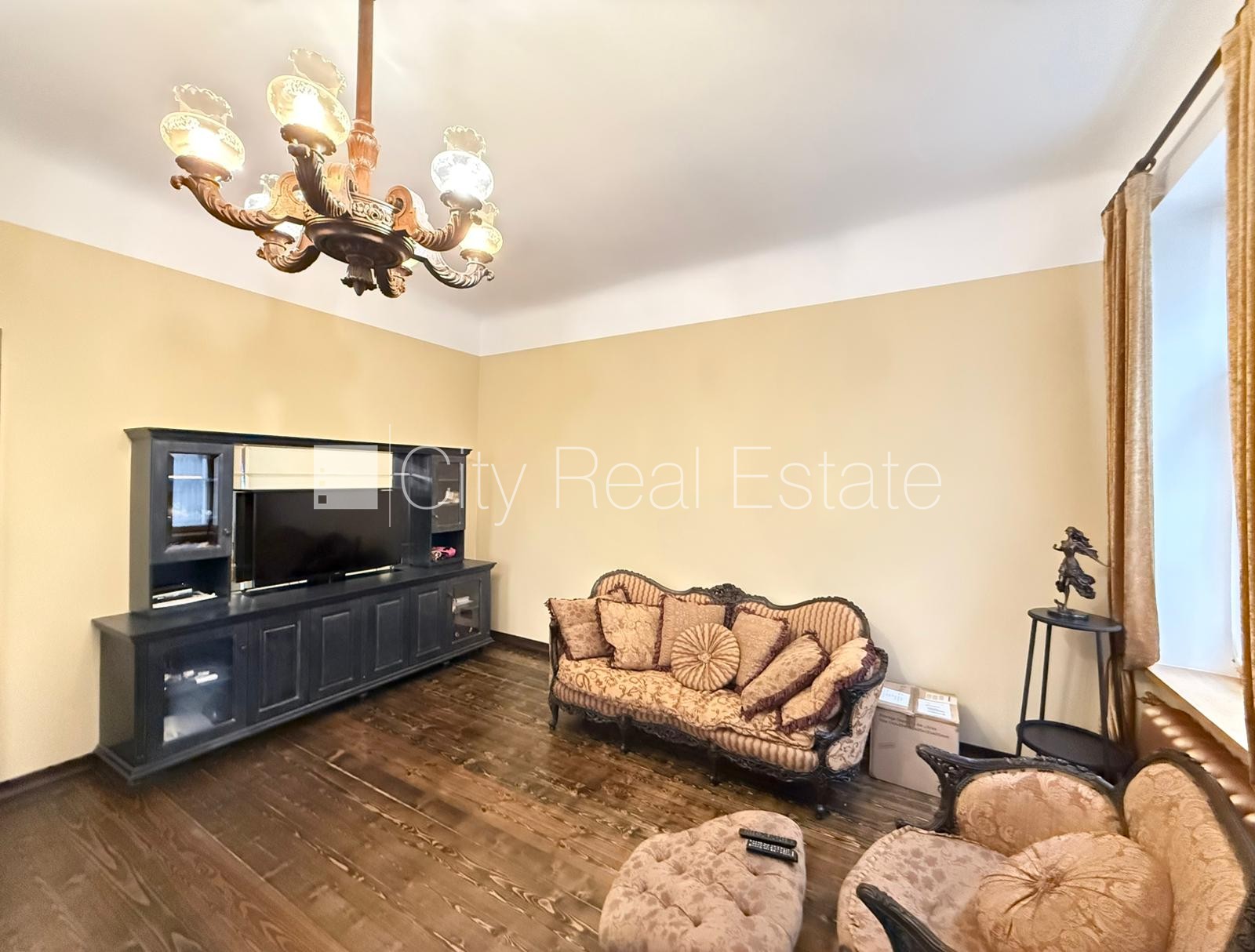 Sludinājumi. Fasādes māja, renovēta māja, bruģēts piebraucamais ceļš, ieeja no ielas, luksuss apartamenti , Cena: 1500 EUR/mēn Foto #9