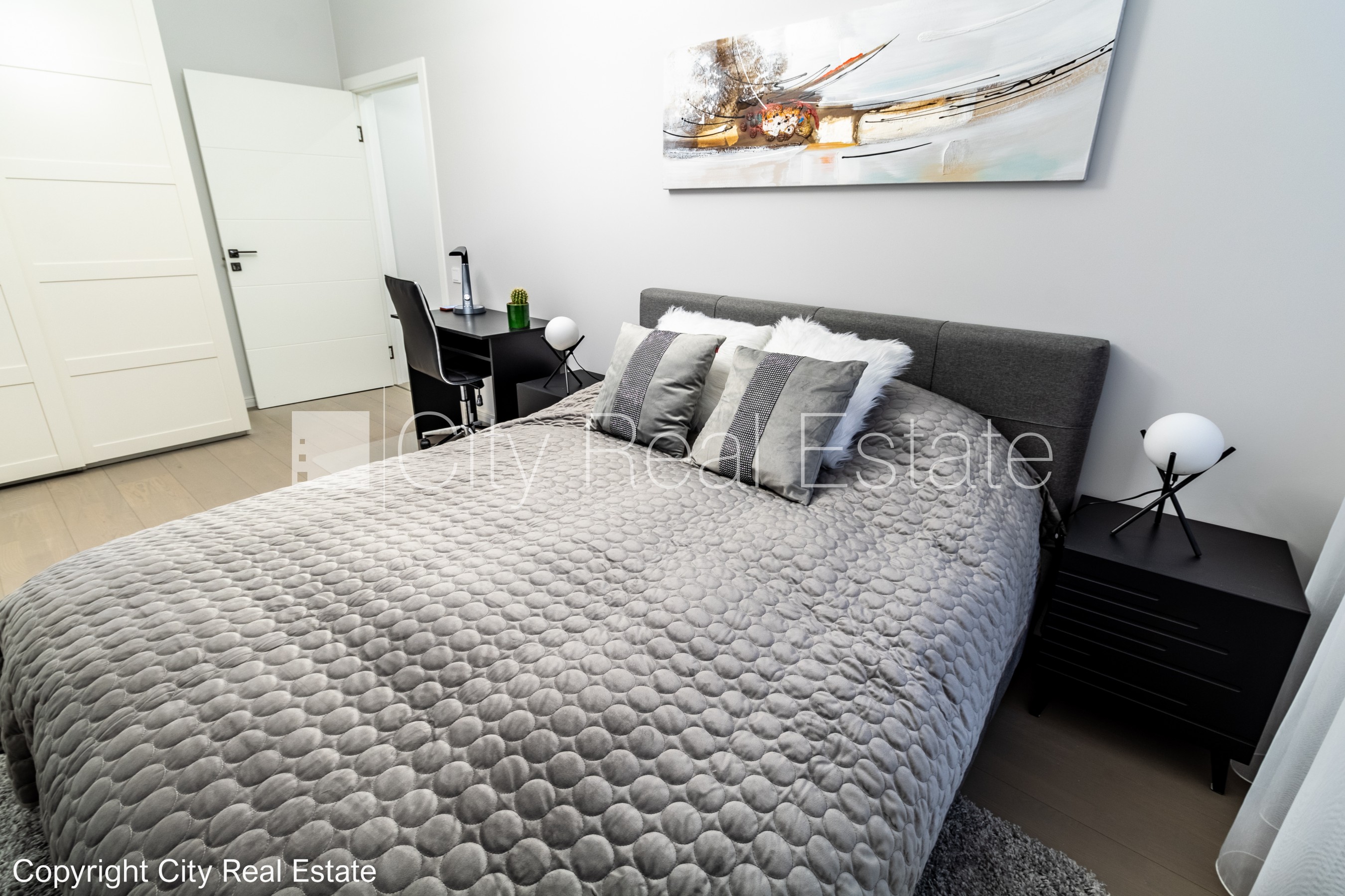 Sludinājumi. Šo dzīvokli izīrē pa diennaktīm (īstermiņa īre), īres cena sludinājumā norādīta par vienu diennakts Cena: 80 EUR/mēn Foto #3