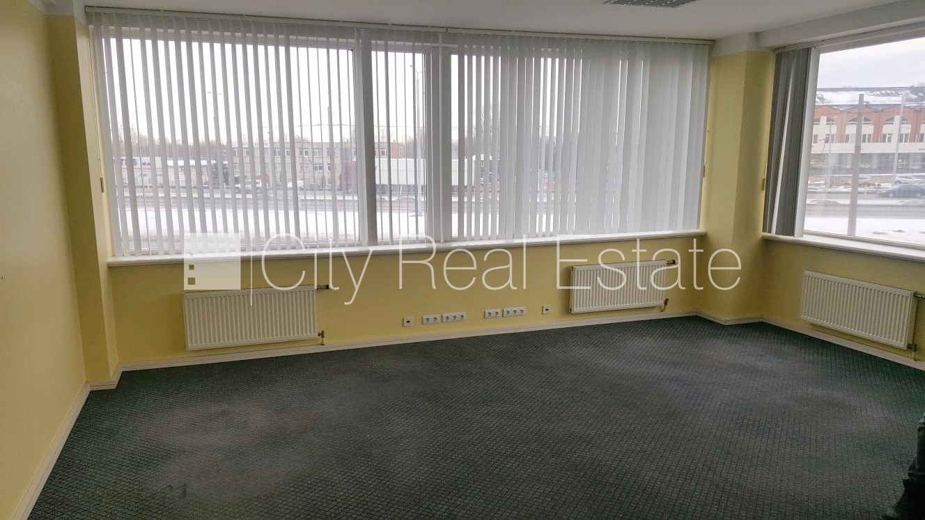 Sludinājumi. Fasādes māja, viena kvadrātmetra apsaimniekošanas maksa mēnesī  1,25 EUR, labiekārtota apzaļumota Cena: 244 EUR/mēn Foto #1