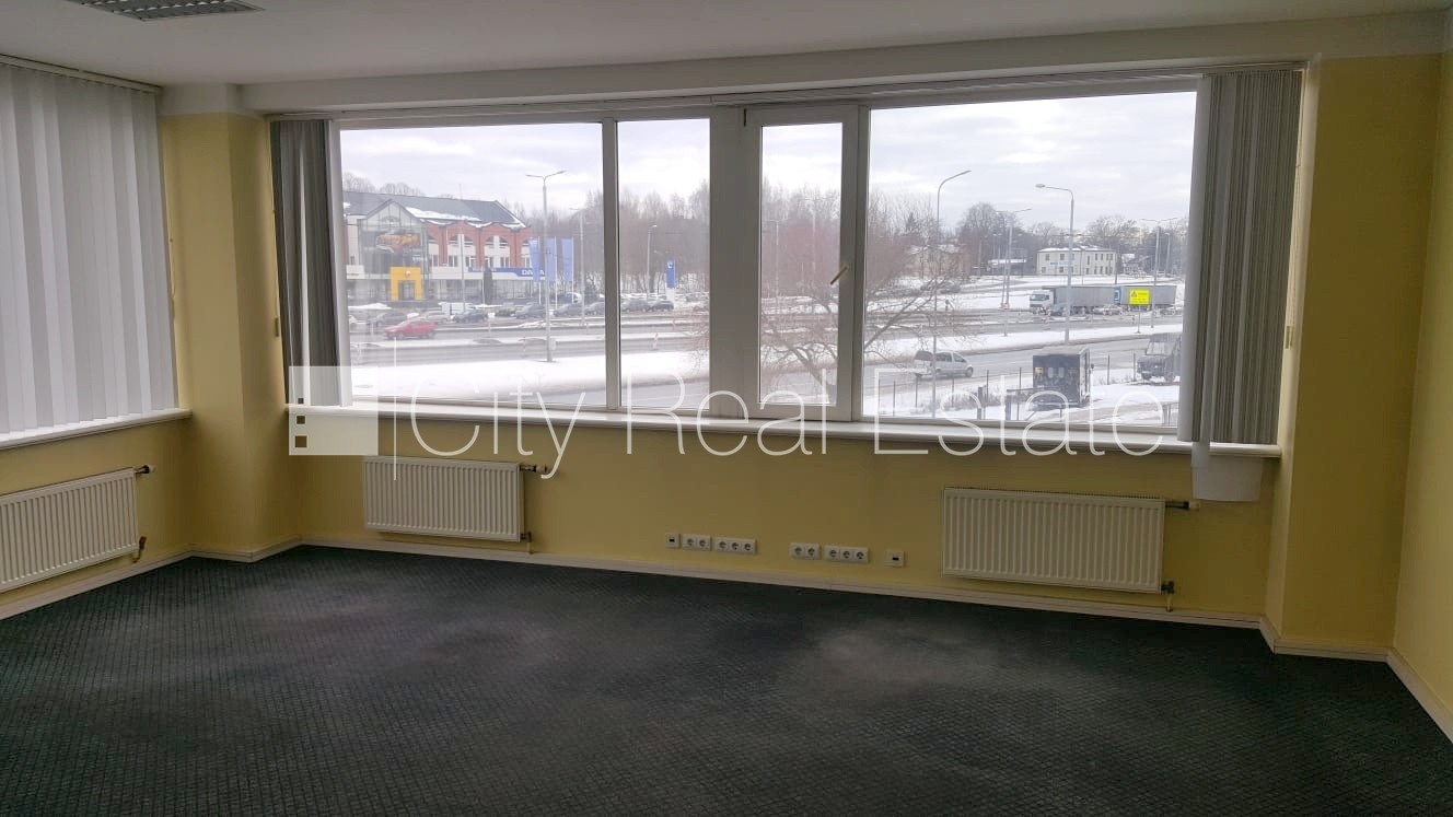 Sludinājumi. Fasādes māja, viena kvadrātmetra apsaimniekošanas maksa mēnesī  1,25 EUR, labiekārtota apzaļumota Cena: 244 EUR/mēn Foto #3