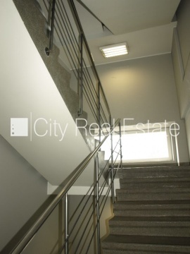 Sludinājumi. Fasādes māja, viena kvadrātmetra apsaimniekošanas maksa mēnesī  1,25 EUR, labiekārtota apzaļumota Cena: 244 EUR/mēn Foto #9