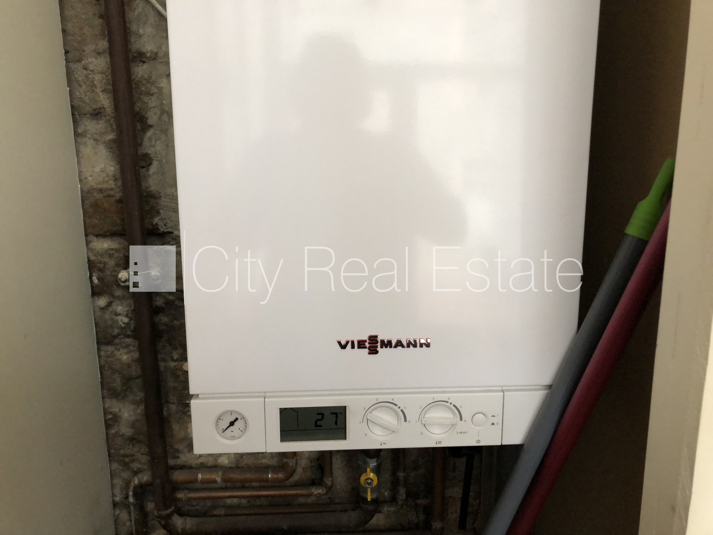 Sludinājumi. Pagalma māja, ieeja no pagalma, logi vērsti uz pagalma pusi, viesistaba, virtuve, halle, mainīti Cena: 800 EUR/mēn Foto #18