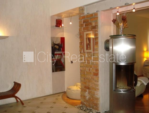 Sludinājumi. Pagalma māja, ieeja no pagalma, logi vērsti uz pagalma pusi, viesistaba, virtuve, halle, mainīti Cena: 800 EUR/mēn Foto #6