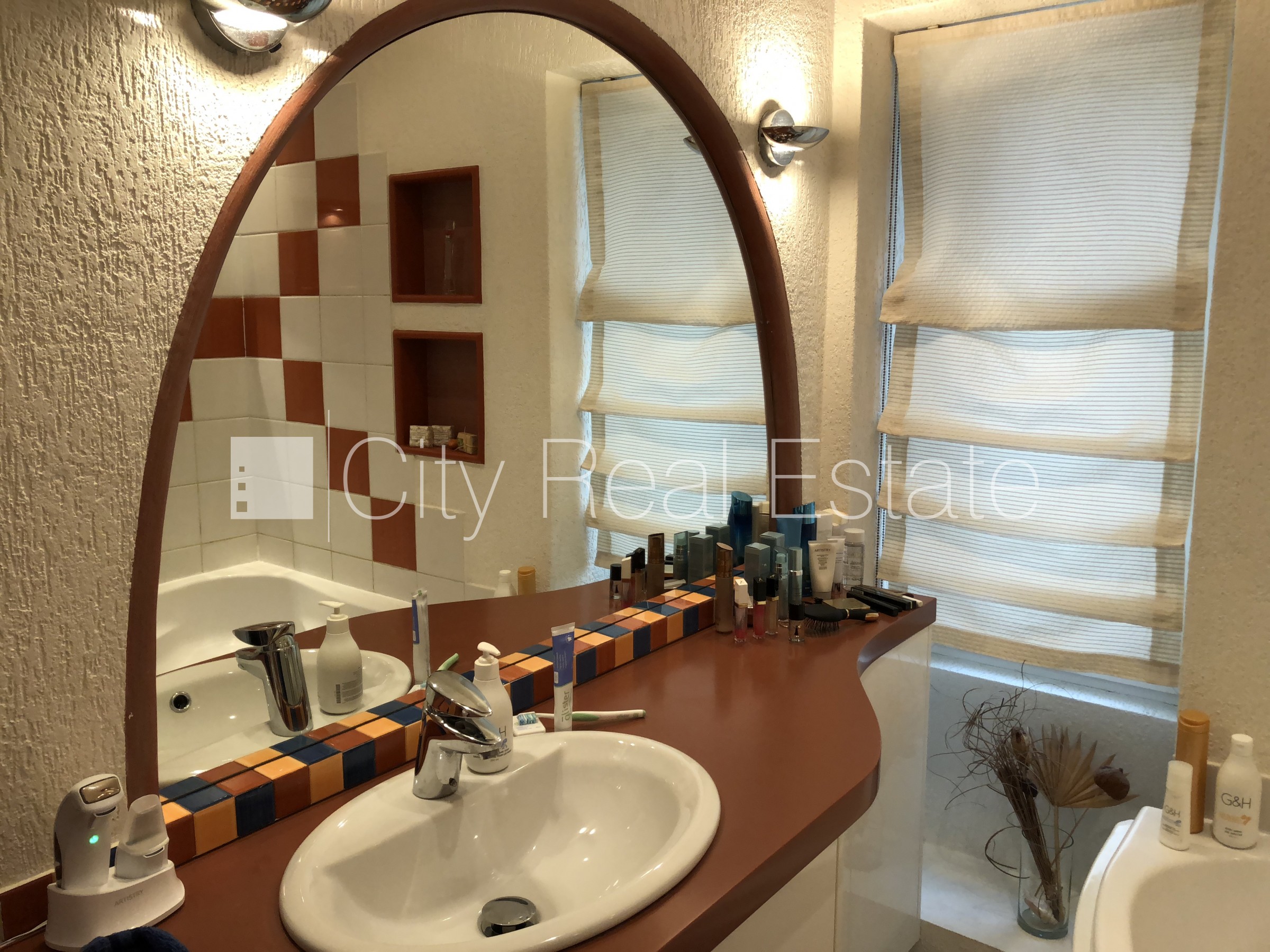 Sludinājumi. Pagalma māja, ieeja no pagalma, logi vērsti uz pagalma pusi, viesistaba, virtuve, halle, mainīti Cena: 800 EUR/mēn Foto #16