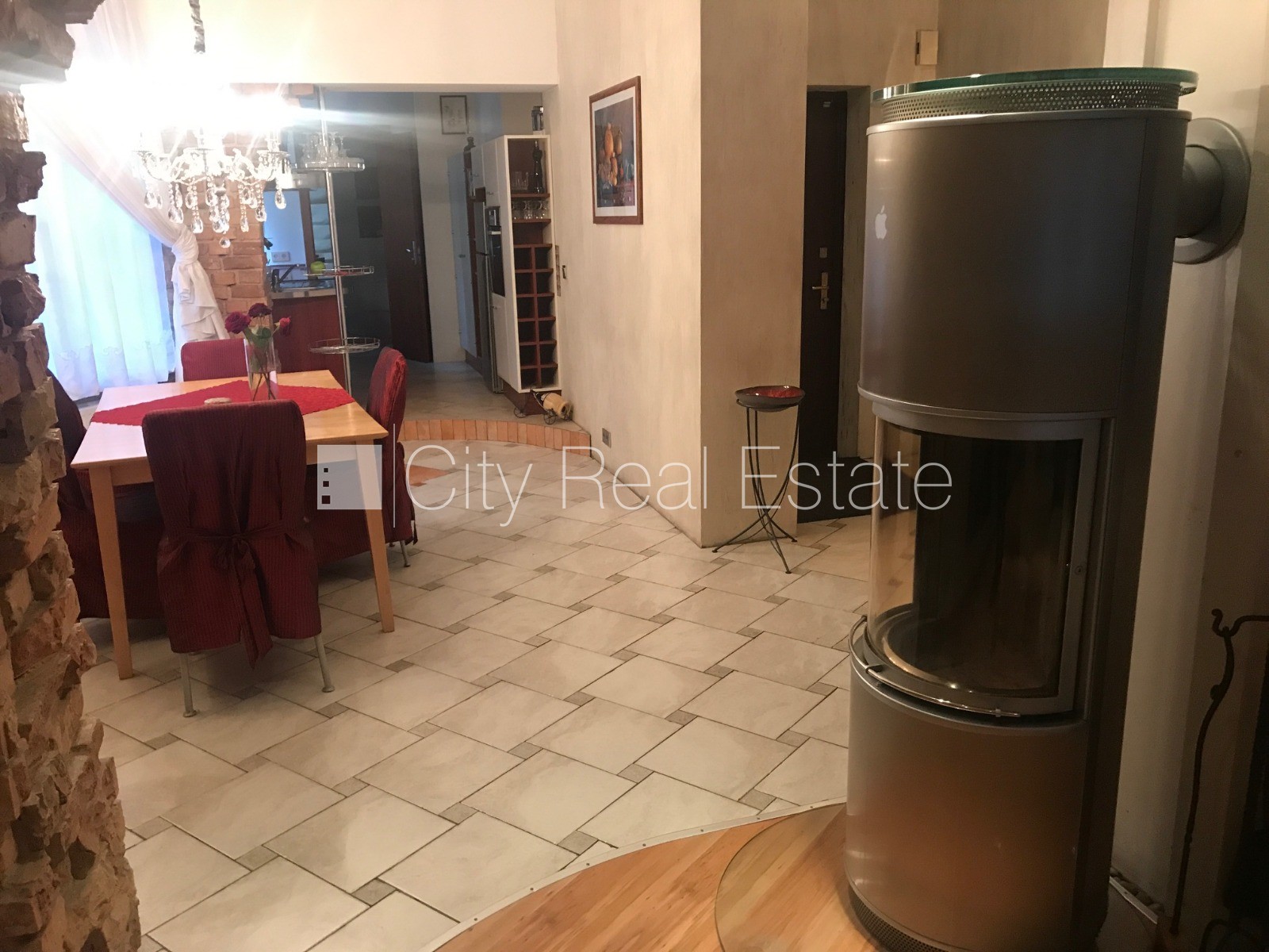 Sludinājumi. Pagalma māja, ieeja no pagalma, logi vērsti uz pagalma pusi, viesistaba, virtuve, halle, mainīti Cena: 800 EUR/mēn Foto #7