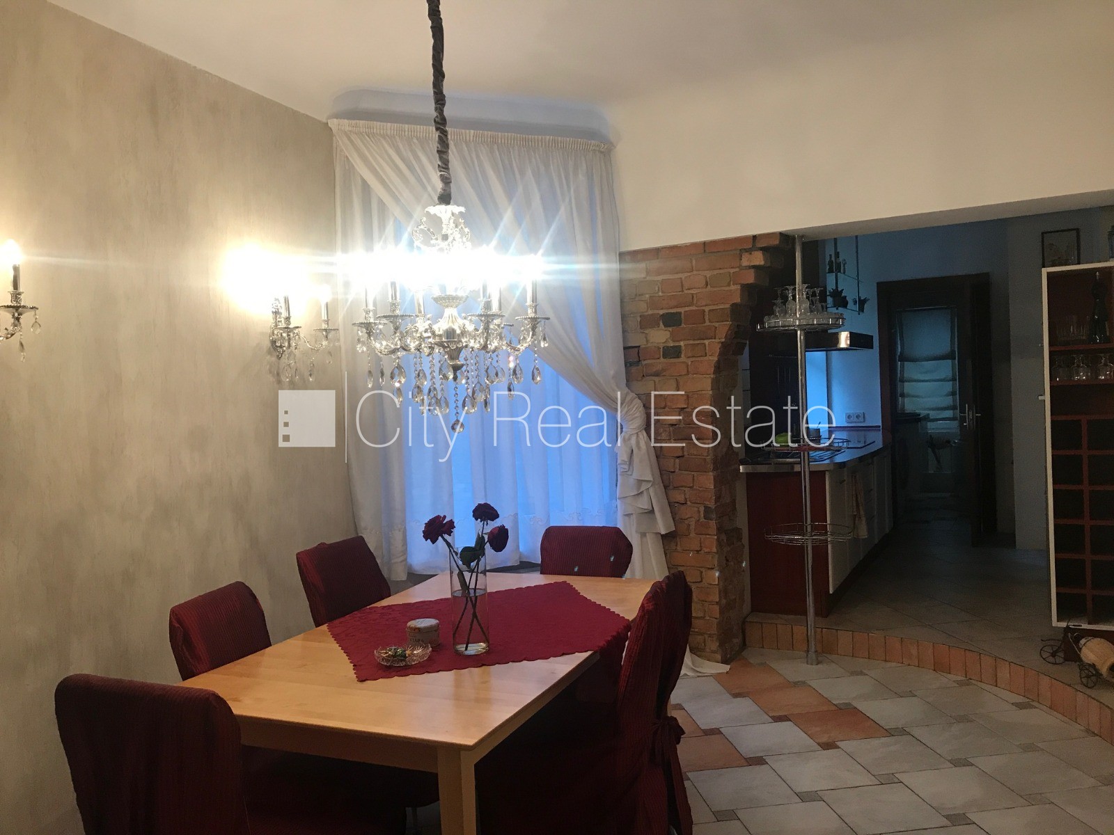 Sludinājumi. Pagalma māja, ieeja no pagalma, logi vērsti uz pagalma pusi, viesistaba, virtuve, halle, mainīti Cena: 800 EUR/mēn Foto #8