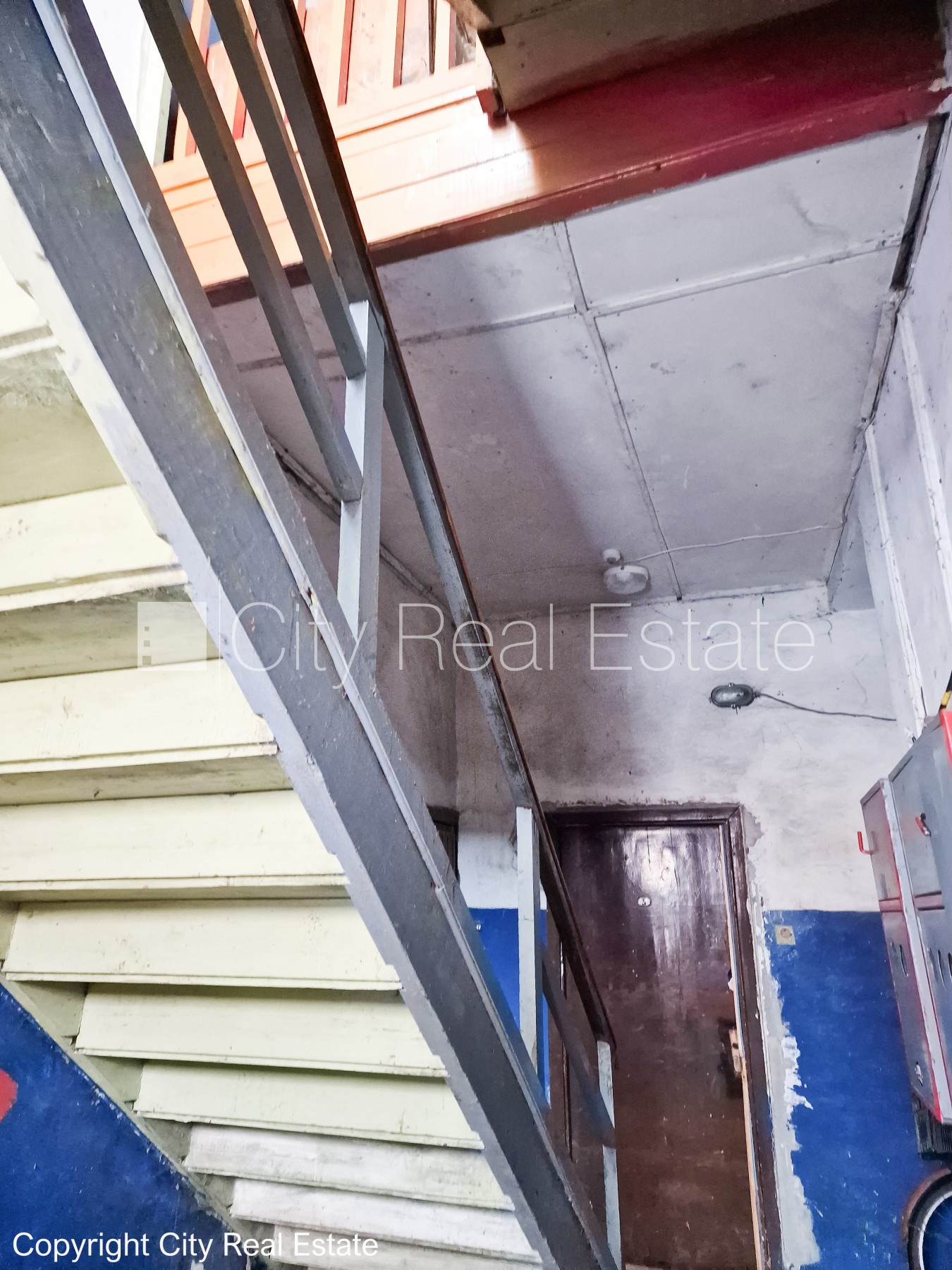 Sludinājumi. Tiek pārdots namīpašums Jaunjelgavas pilsētas centrā, kas sastāv no 7 dzīvokļiem. Lielisks objekts Cena: 22000 EUR Foto #9