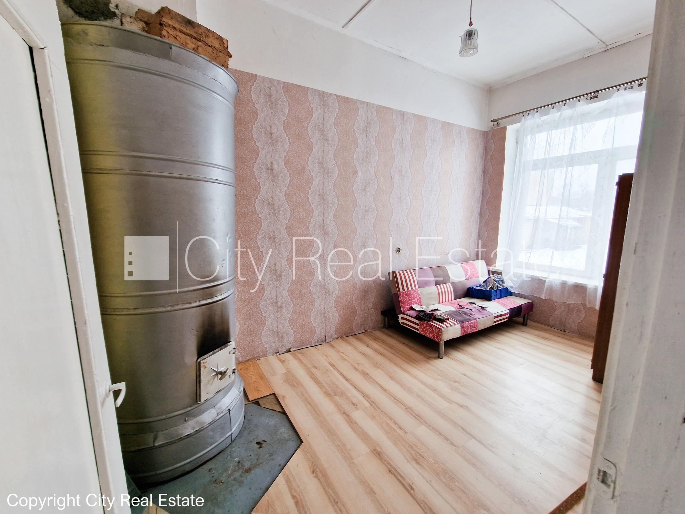 Sludinājumi. Tiek pārdots namīpašums Jaunjelgavas pilsētas centrā, kas sastāv no 7 dzīvokļiem. Lielisks objekts Cena: 22000 EUR Foto #12
