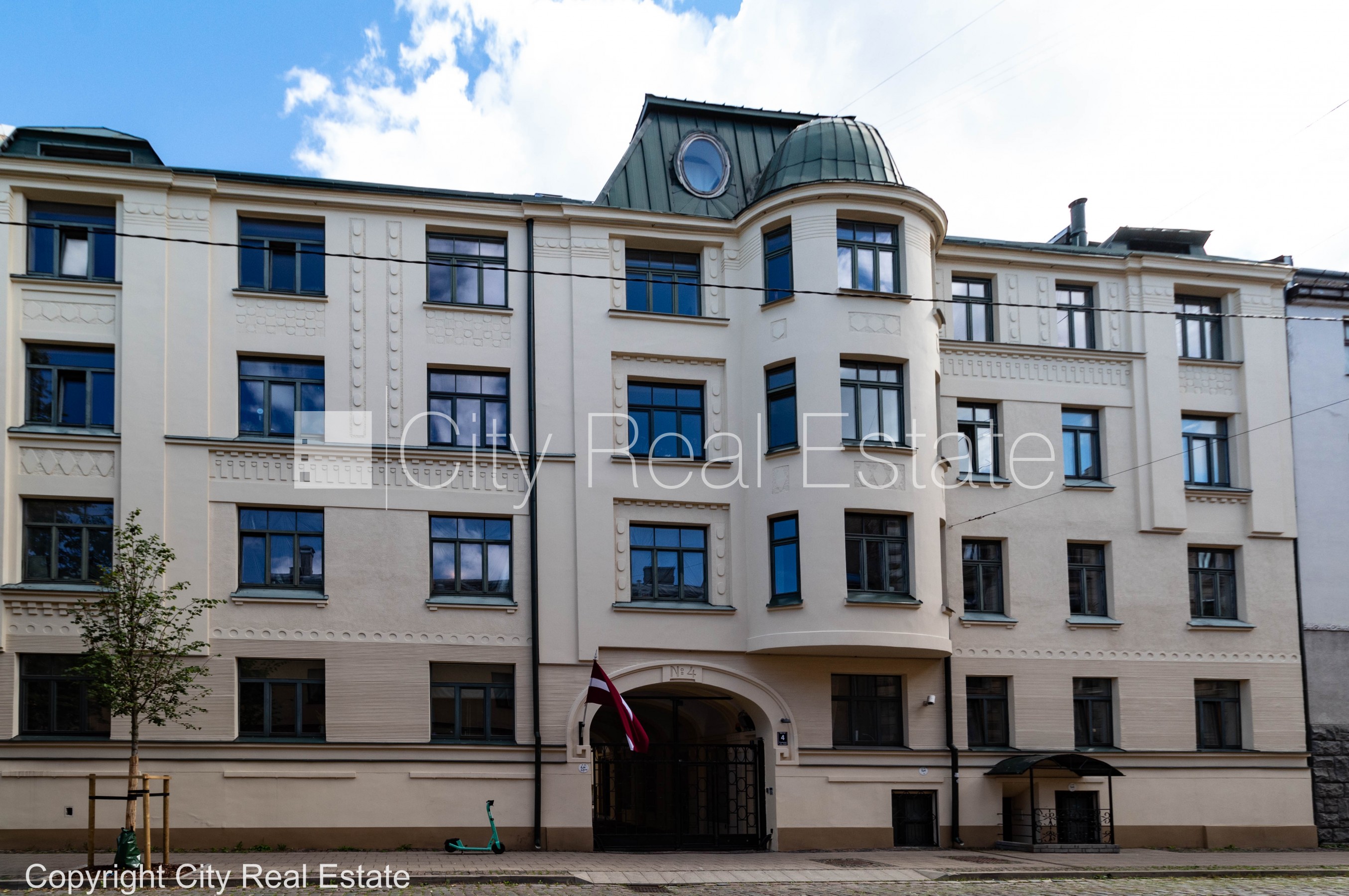 Sludinājumi. Pagalma māja, renovēta māja, labiekārtots apzaļumots pagalms, slēgts pagalms, ieeja no pagalma, ir Cena: 700 EUR/mēn Foto #24