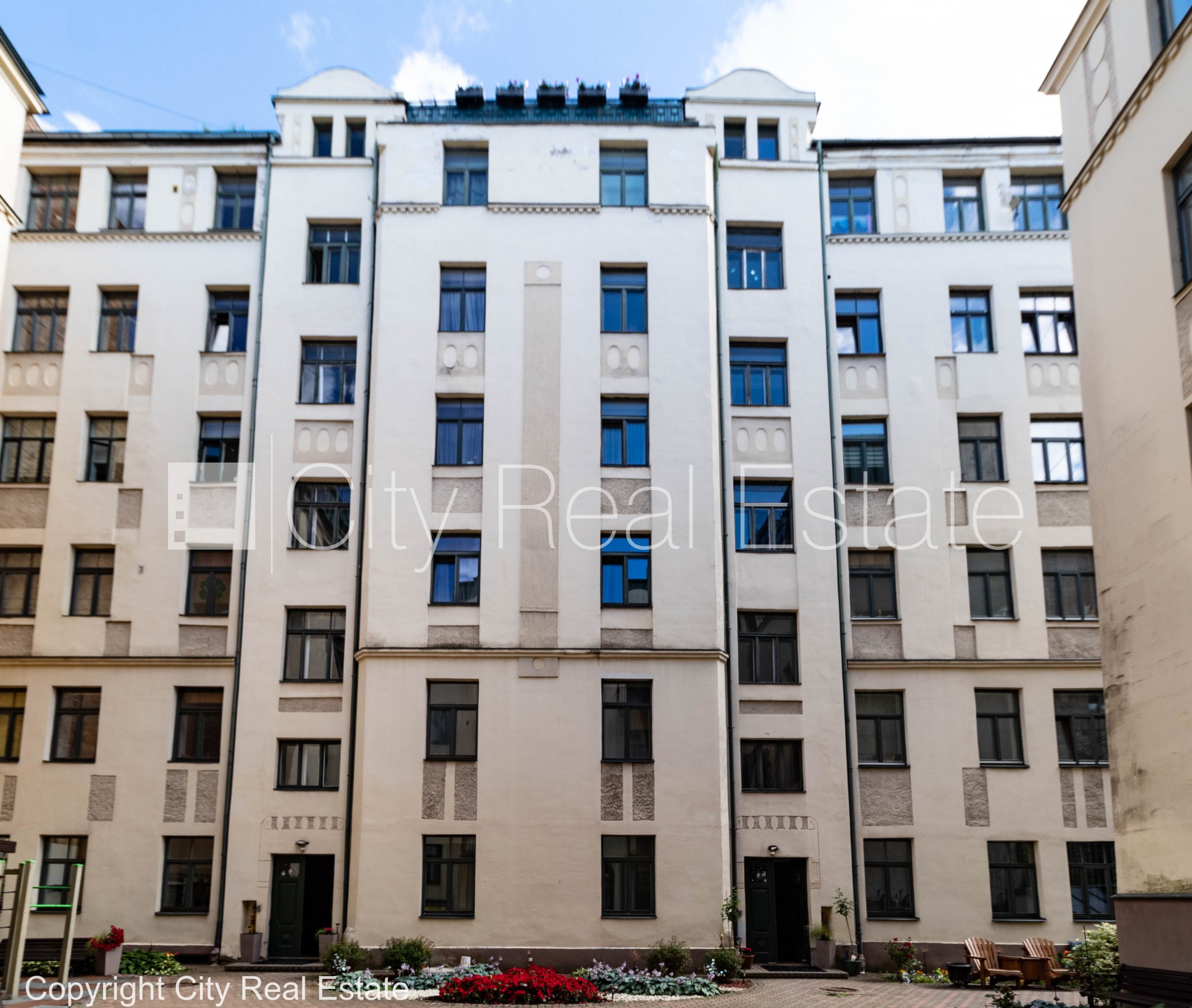 Sludinājumi. Pagalma māja, renovēta māja, labiekārtots apzaļumots pagalms, slēgts pagalms, ieeja no pagalma, ir Cena: 700 EUR/mēn Foto #21