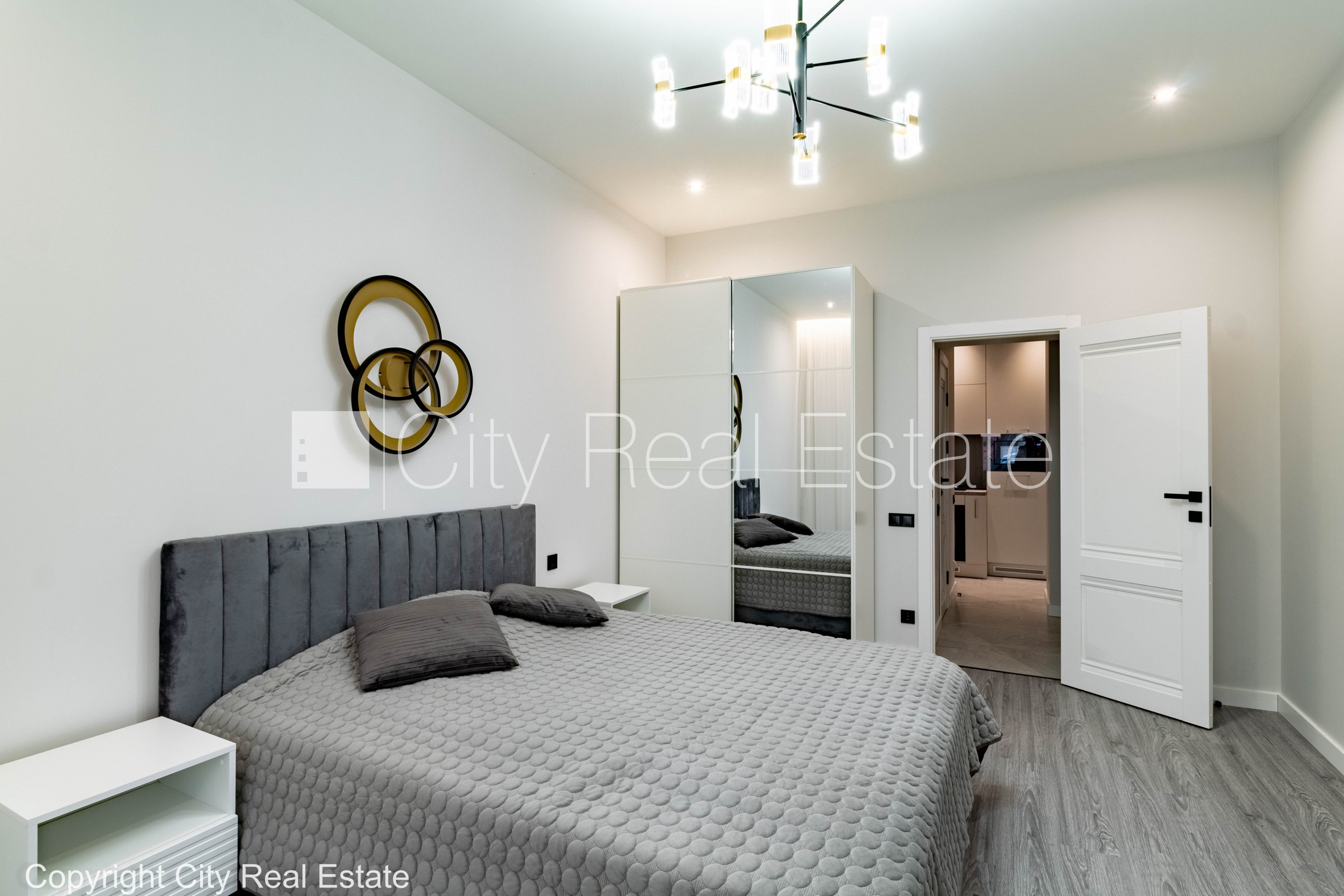 Sludinājumi. Pagalma māja, renovēta māja, labiekārtots apzaļumots pagalms, slēgts pagalms, ieeja no pagalma, ir Cena: 700 EUR/mēn Foto #5