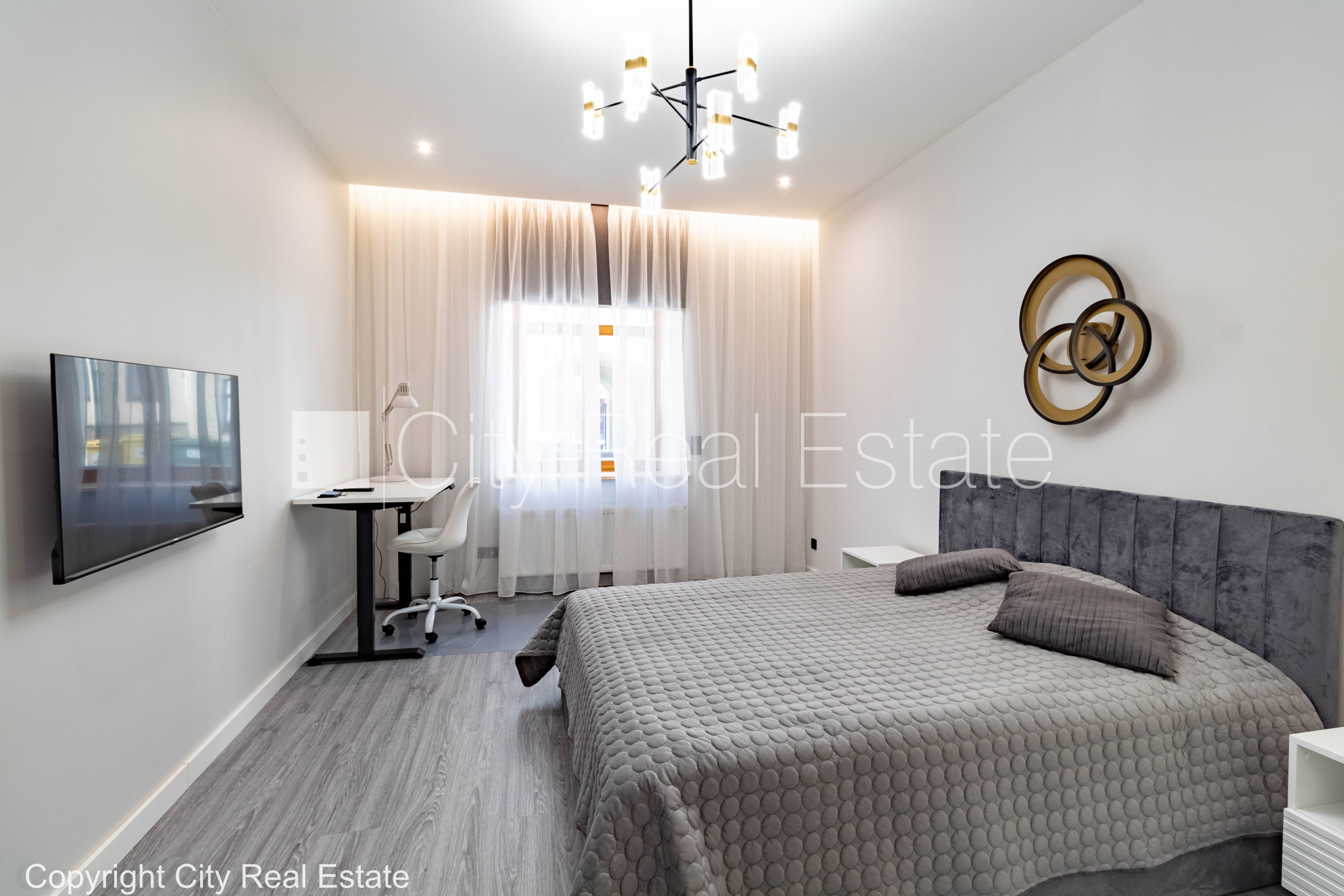 Sludinājumi. Pagalma māja, renovēta māja, labiekārtots apzaļumots pagalms, slēgts pagalms, ieeja no pagalma, ir Cena: 700 EUR/mēn Foto #1