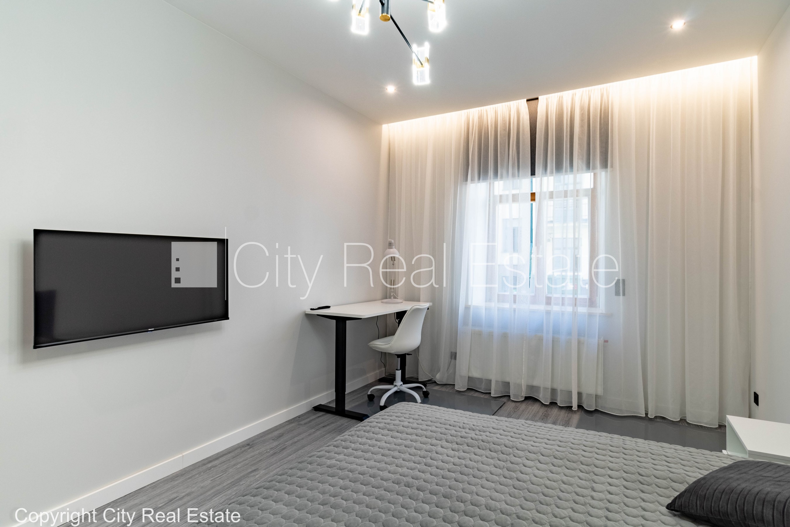 Sludinājumi. Pagalma māja, renovēta māja, labiekārtots apzaļumots pagalms, slēgts pagalms, ieeja no pagalma, ir Cena: 700 EUR/mēn Foto #2