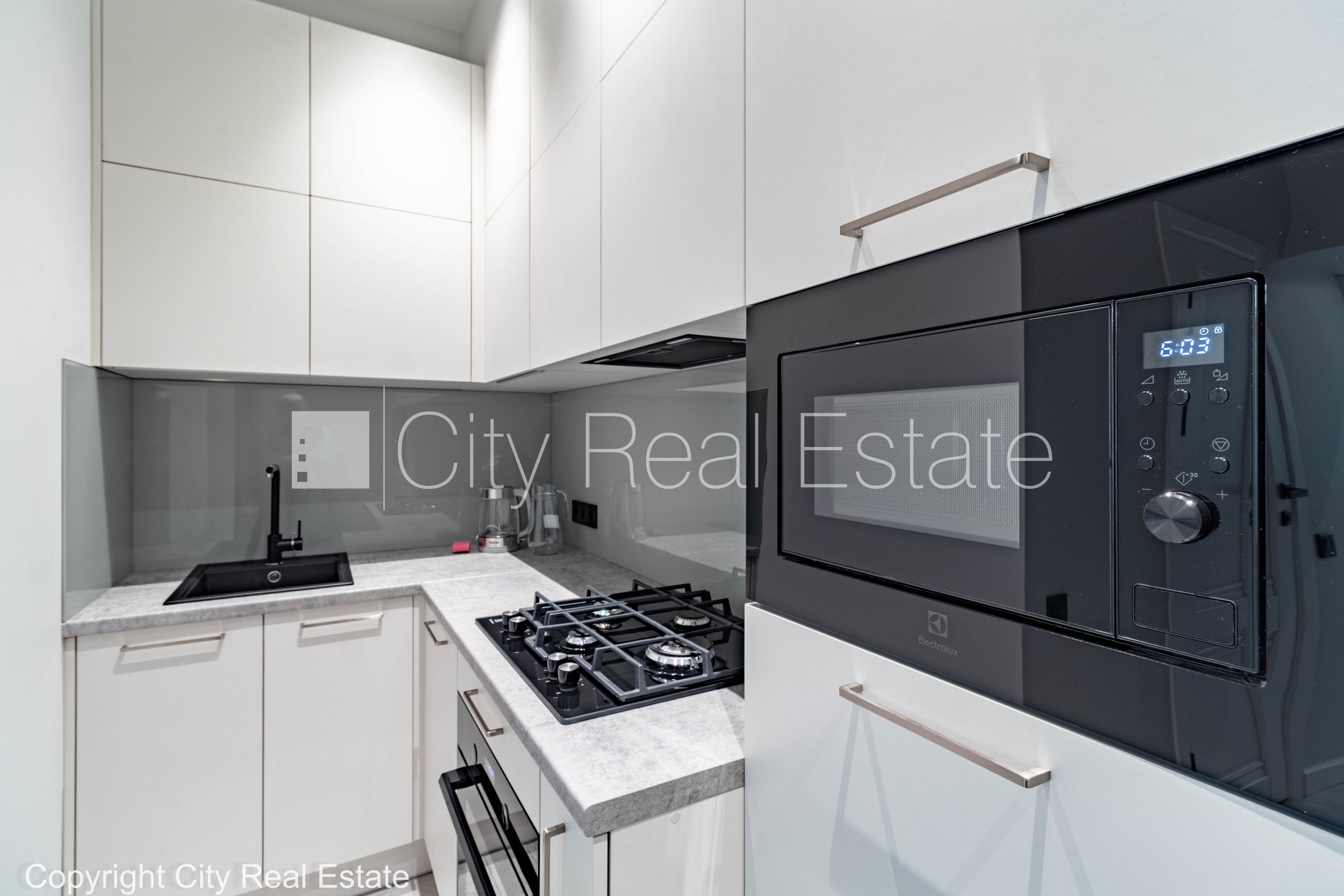 Sludinājumi. Pagalma māja, renovēta māja, labiekārtots apzaļumots pagalms, slēgts pagalms, ieeja no pagalma, ir Cena: 700 EUR/mēn Foto #9