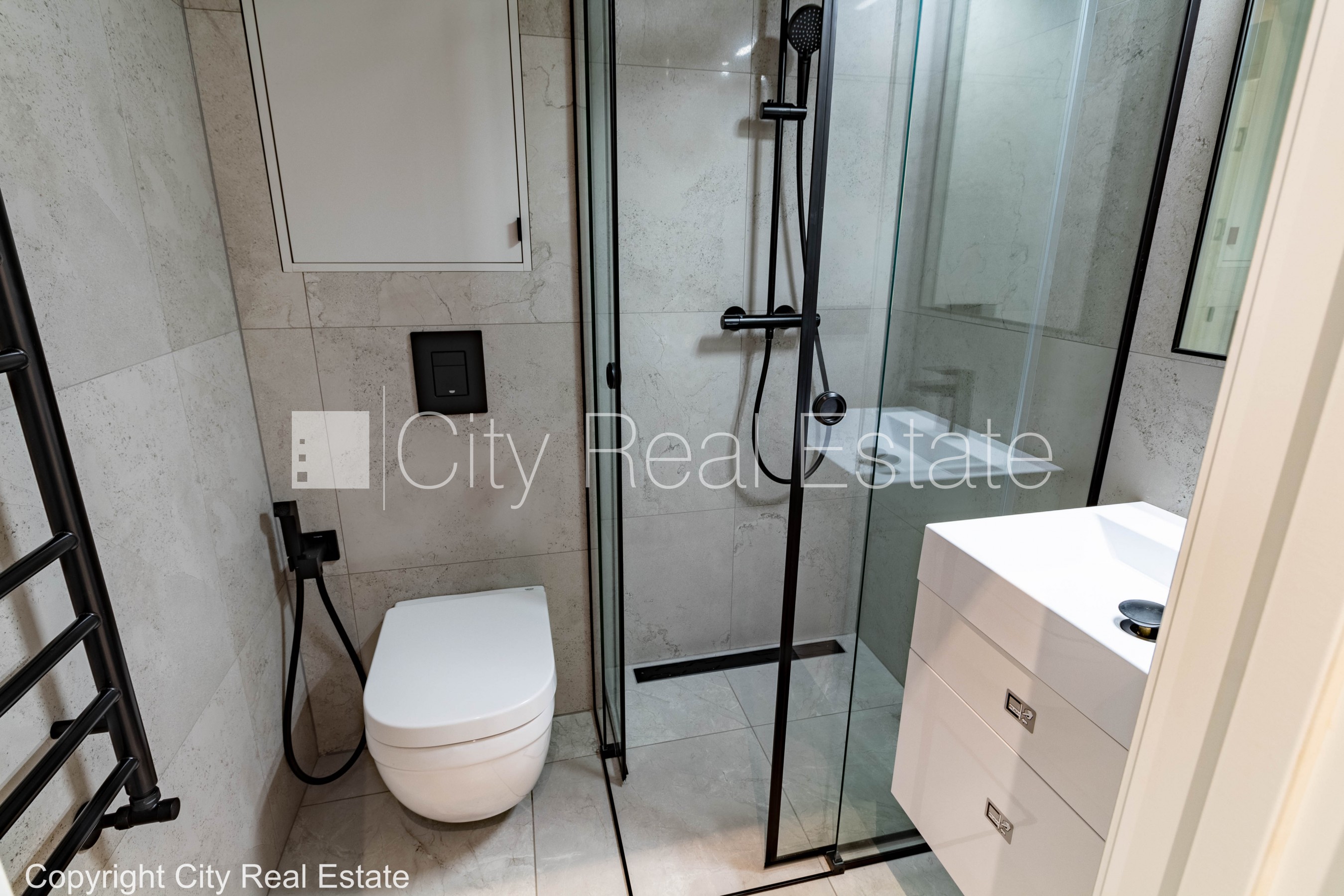 Sludinājumi. Pagalma māja, renovēta māja, labiekārtots apzaļumots pagalms, slēgts pagalms, ieeja no pagalma, ir Cena: 700 EUR/mēn Foto #15