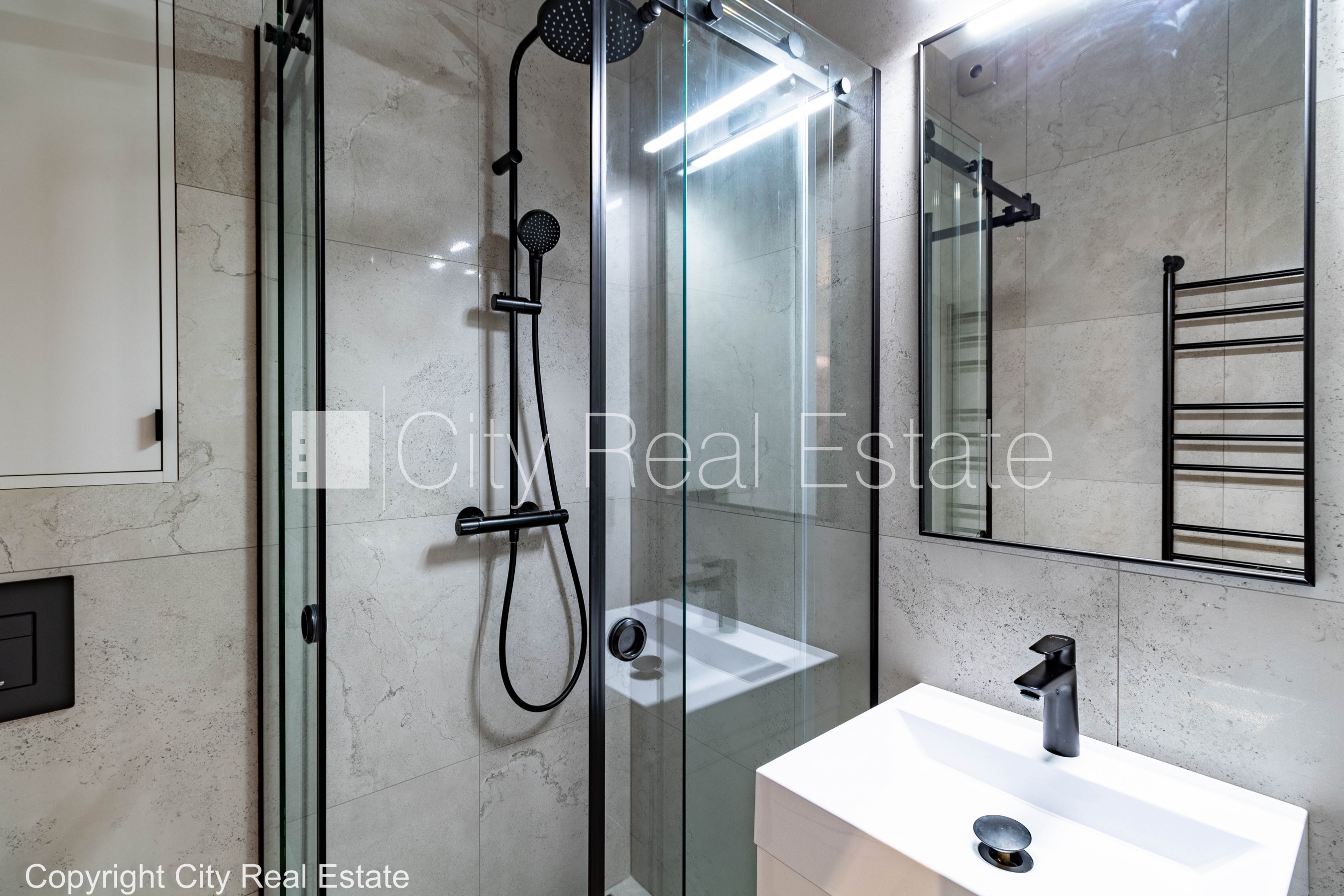 Sludinājumi. Pagalma māja, renovēta māja, labiekārtots apzaļumots pagalms, slēgts pagalms, ieeja no pagalma, ir Cena: 700 EUR/mēn Foto #17