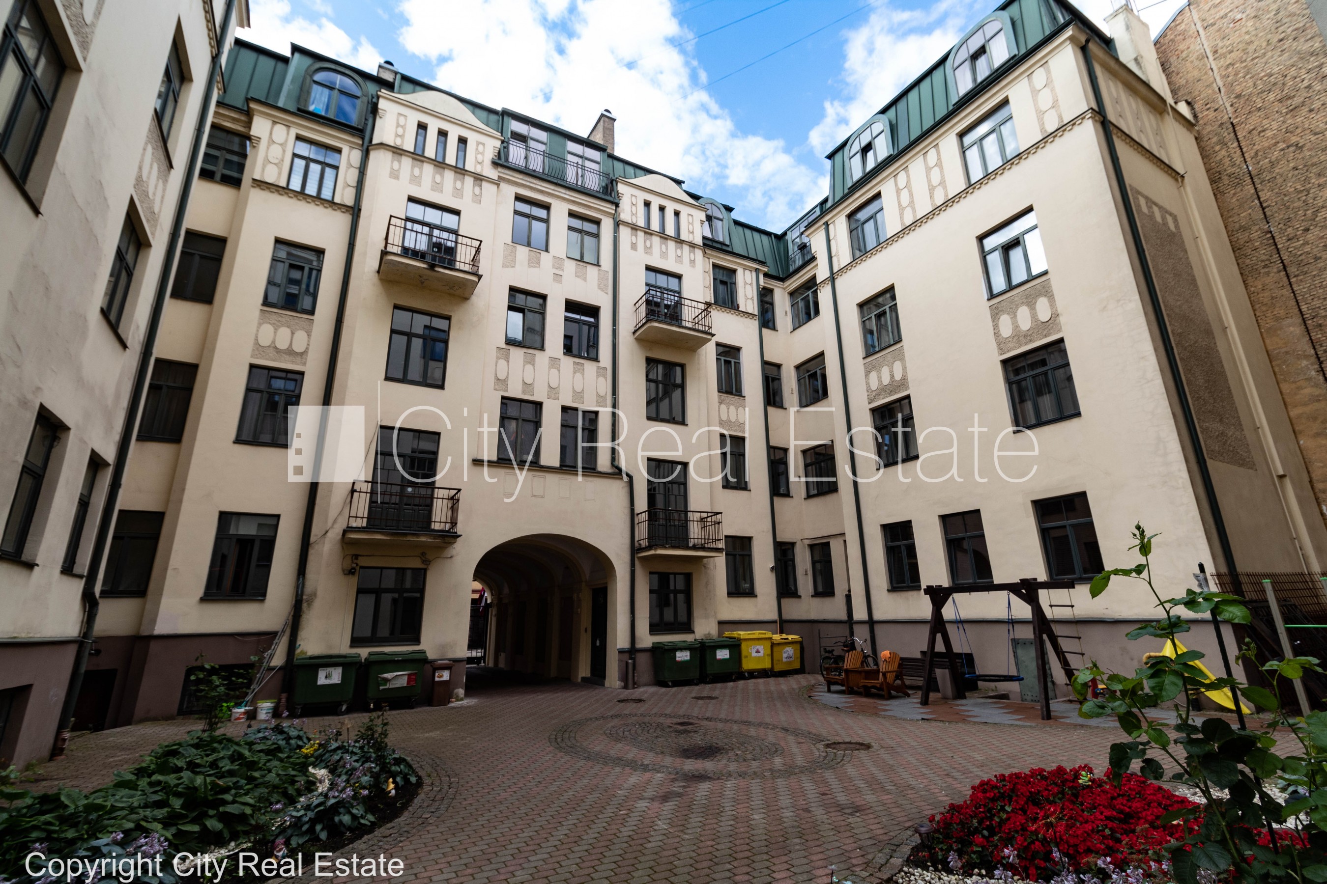 Sludinājumi. Pagalma māja, renovēta māja, labiekārtots apzaļumots pagalms, slēgts pagalms, ieeja no pagalma, ir Cena: 700 EUR/mēn Foto #22