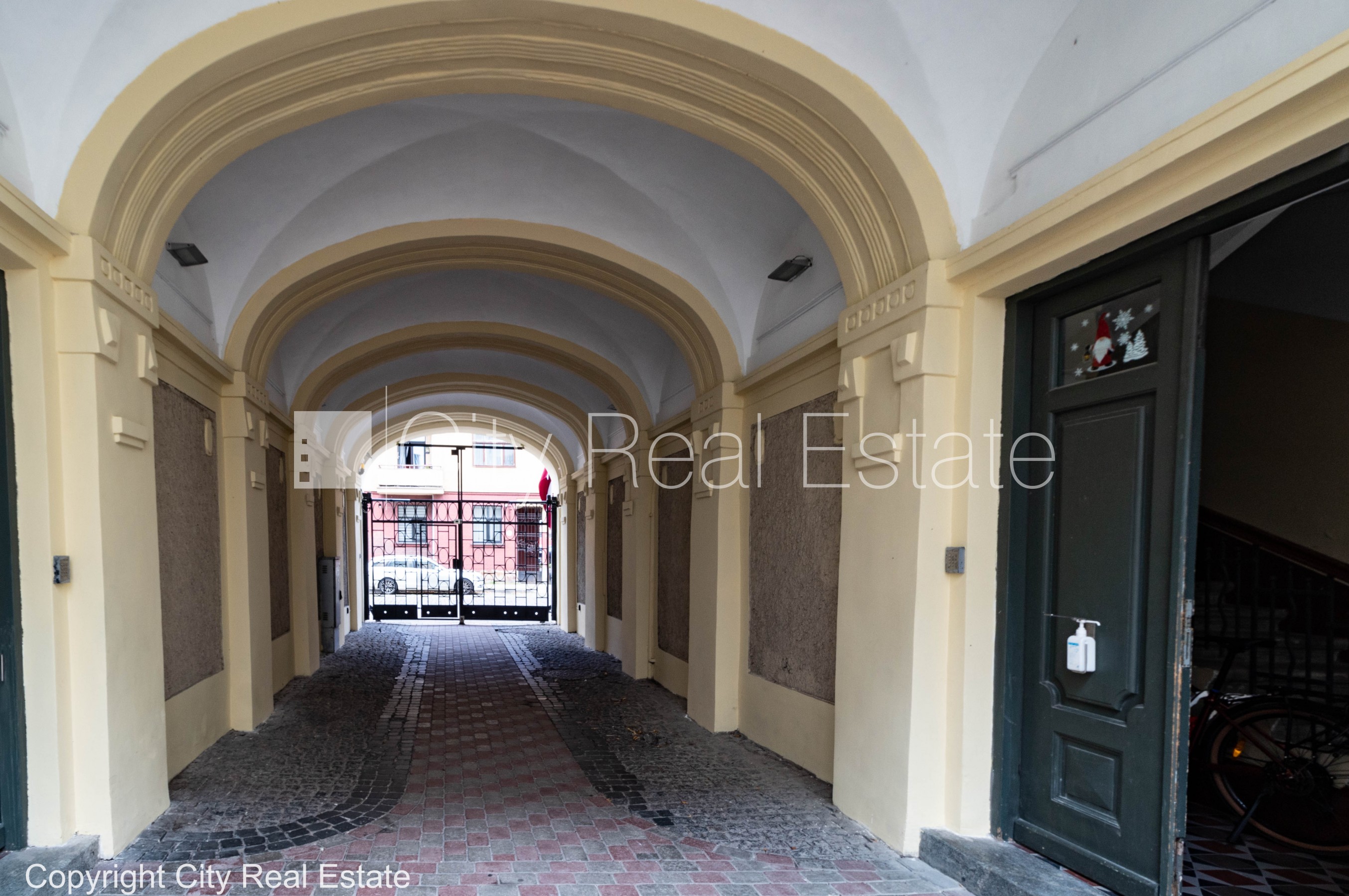 Sludinājumi. Pagalma māja, renovēta māja, labiekārtots apzaļumots pagalms, slēgts pagalms, ieeja no pagalma, ir Cena: 700 EUR/mēn Foto #23