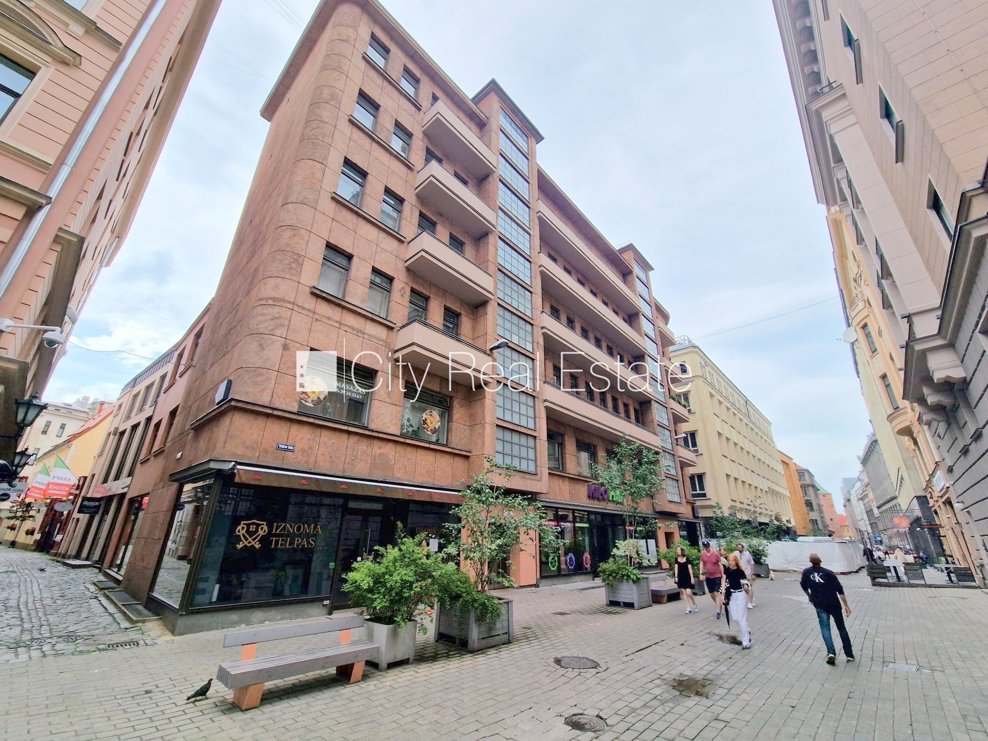 Sludinājumi. Fasādes māja, renovēta māja, ieeja no ielas, ir lifts, kāpņu telpa pēc kapitālā remonta, logi Cena: 650 EUR/mēn Foto #21