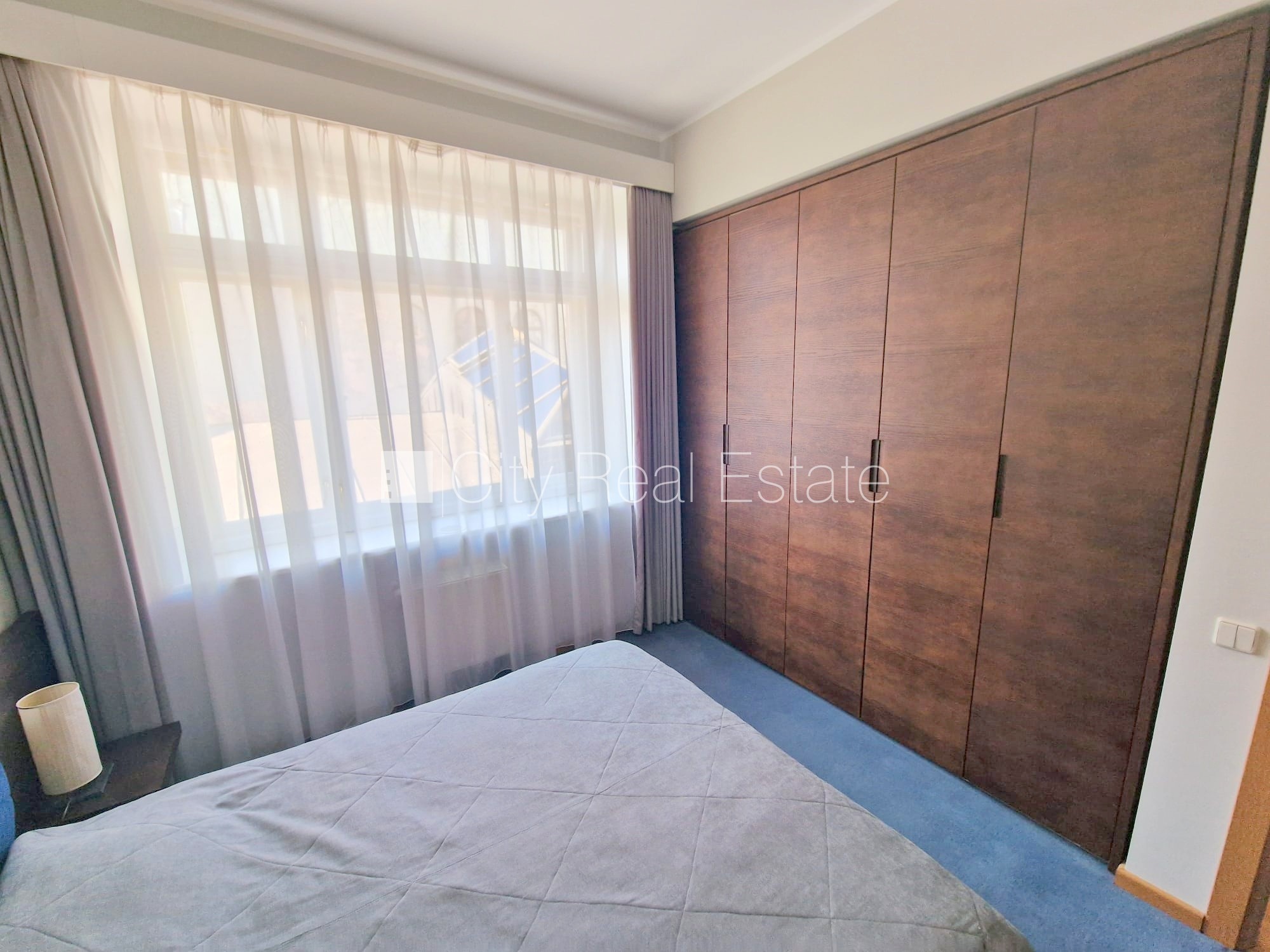 Sludinājumi. Fasādes māja, renovēta māja, ieeja no ielas, ir lifts, kāpņu telpa pēc kapitālā remonta, logi Cena: 650 EUR/mēn Foto #9