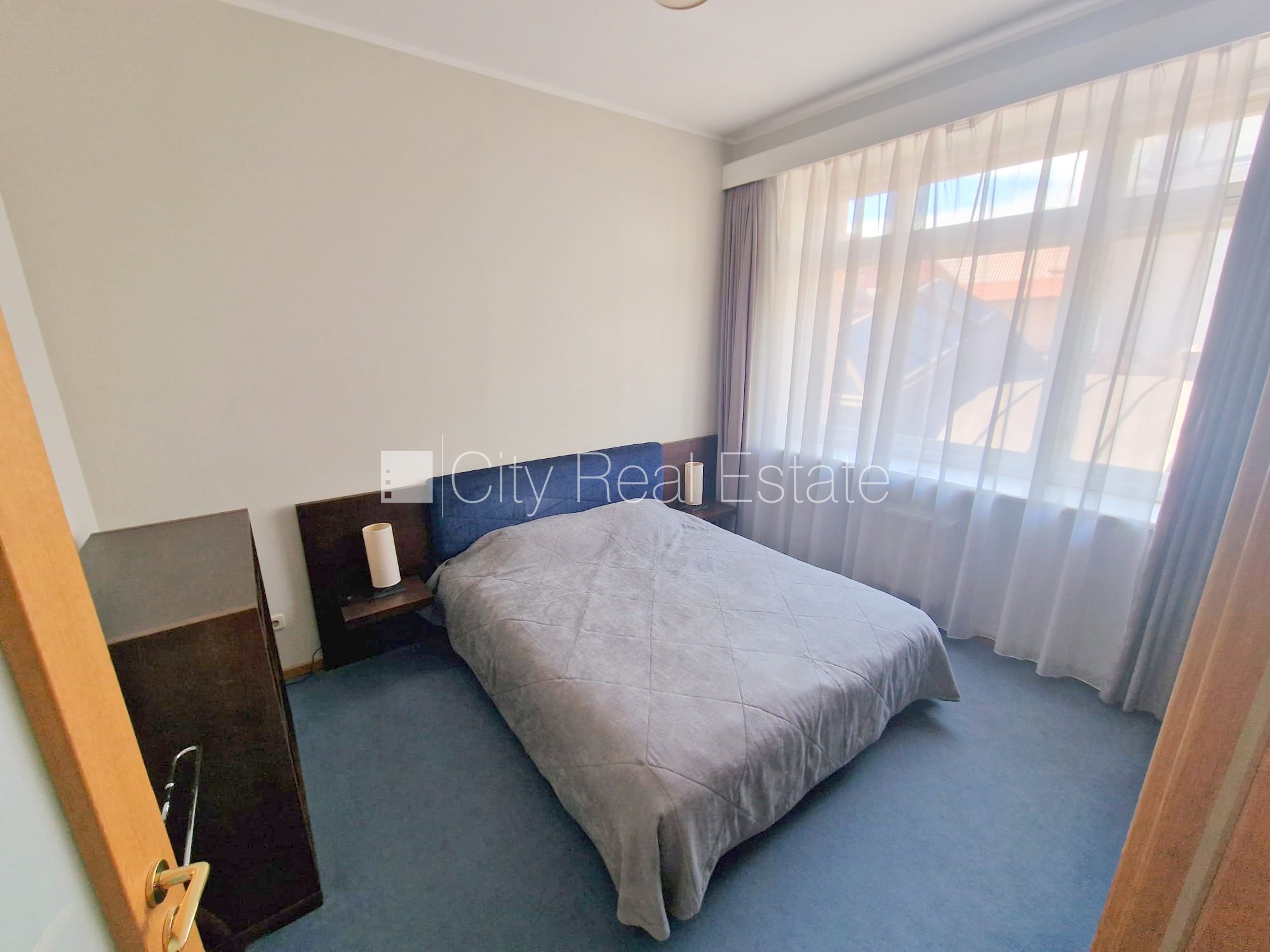 Sludinājumi. Fasādes māja, renovēta māja, ieeja no ielas, ir lifts, kāpņu telpa pēc kapitālā remonta, logi Cena: 650 EUR/mēn Foto #8