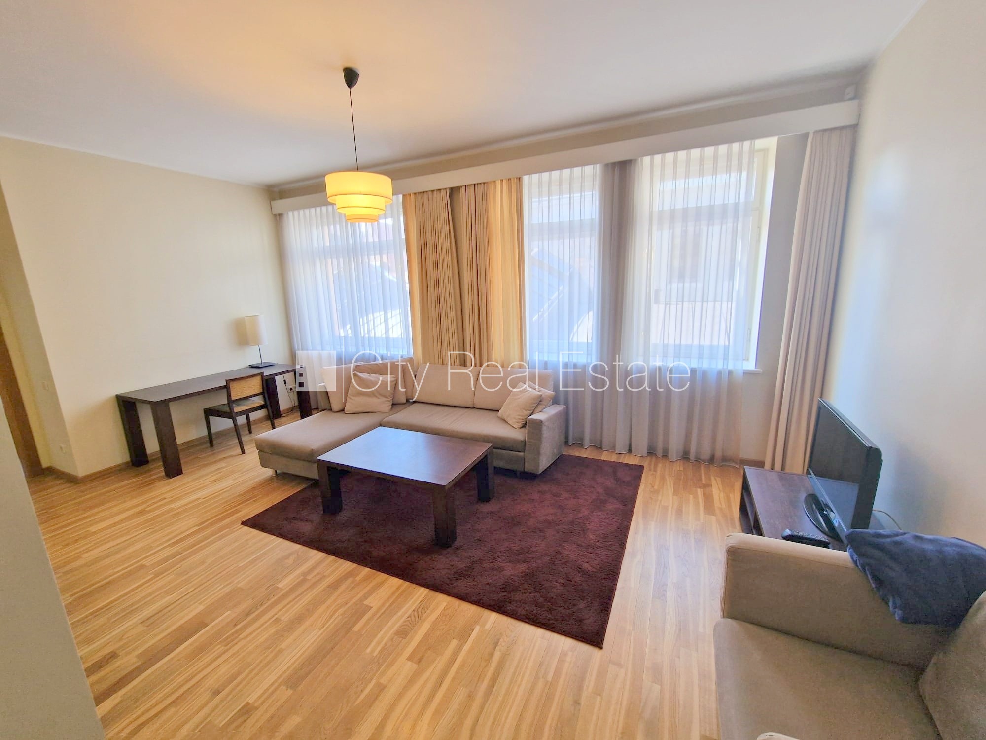 Sludinājumi. Fasādes māja, renovēta māja, ieeja no ielas, ir lifts, kāpņu telpa pēc kapitālā remonta, logi Cena: 650 EUR/mēn Foto #6