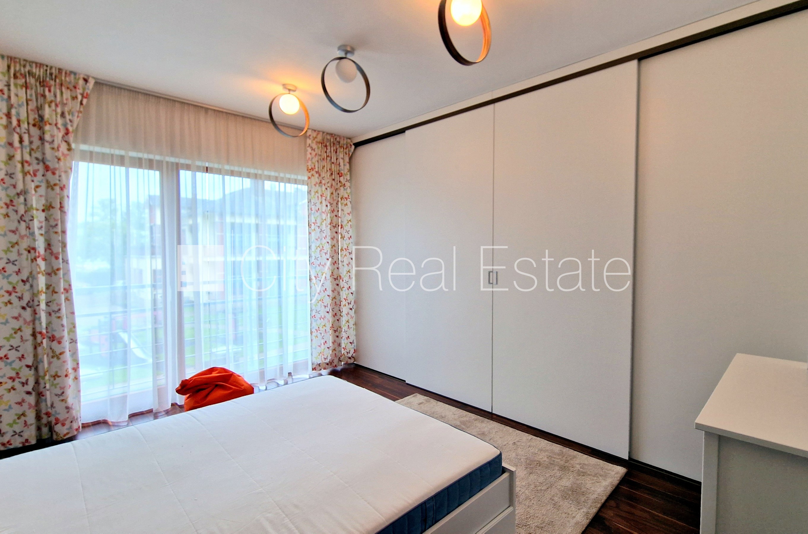 Sludinājumi. Projekts - Jūras Pils, labiekārtota apzaļumota teritorija, objektu apsargā fiziskā apsardze, ir Cena: 365000 EUR Foto #9