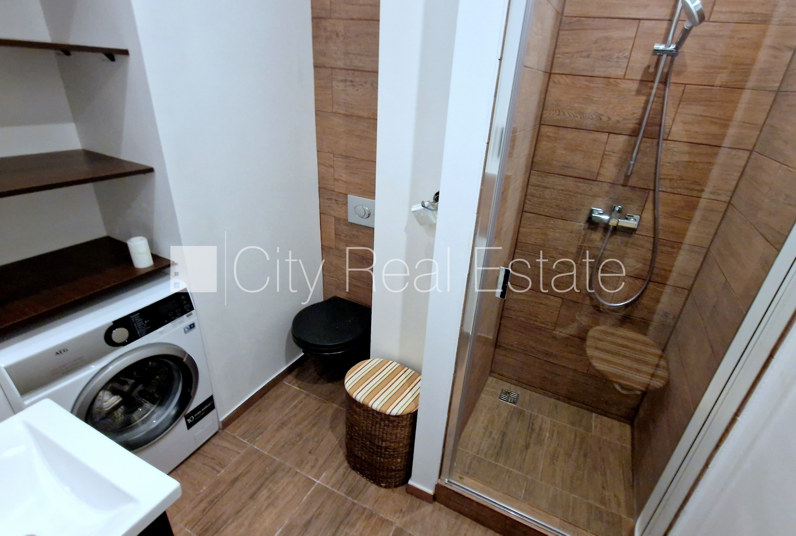 Sludinājumi. Projekts - Jūras Pils, labiekārtota apzaļumota teritorija, objektu apsargā fiziskā apsardze, ir Cena: 365000 EUR Foto #14