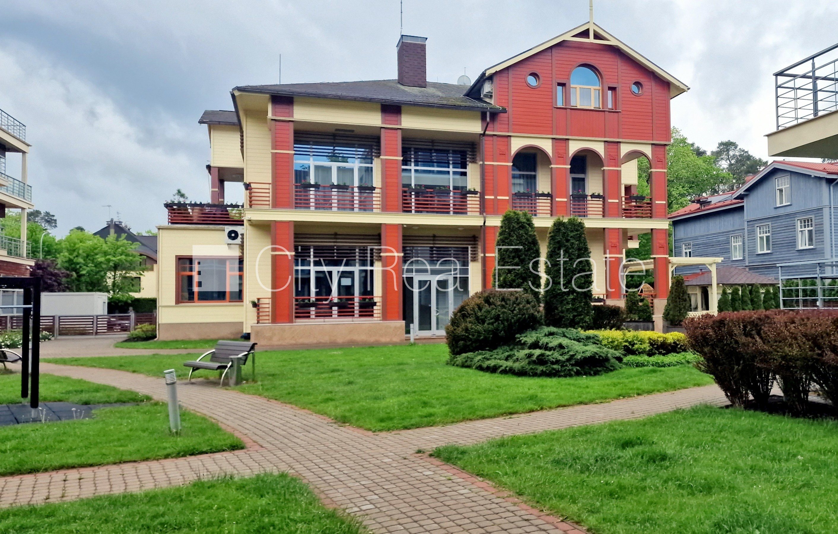 Sludinājumi. Projekts - Jūras Pils, labiekārtota apzaļumota teritorija, objektu apsargā fiziskā apsardze, ir Cena: 365000 EUR Foto #19