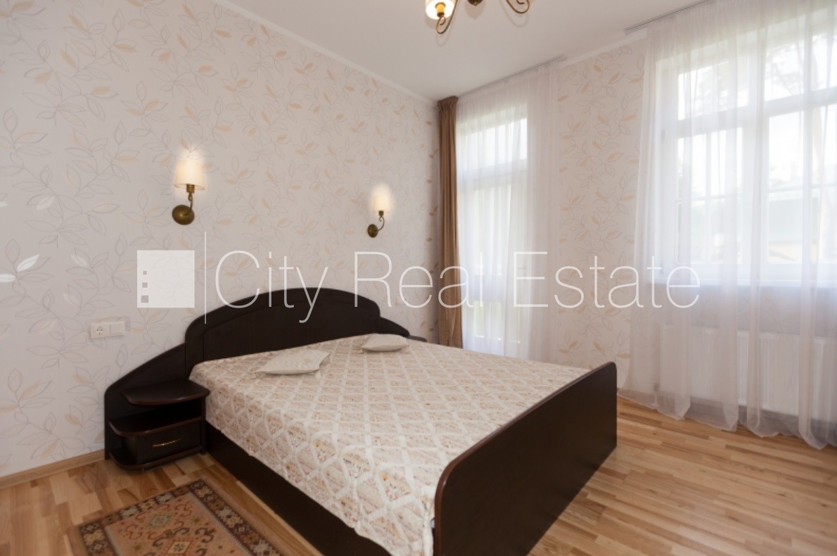 Sludinājumi. Labiekārtots apzaļumots pagalms, teritorijas iebrauktuves vārti aprīkoti ar automatizētu atvēršanās Cena: 650 EUR/mēn Foto #6