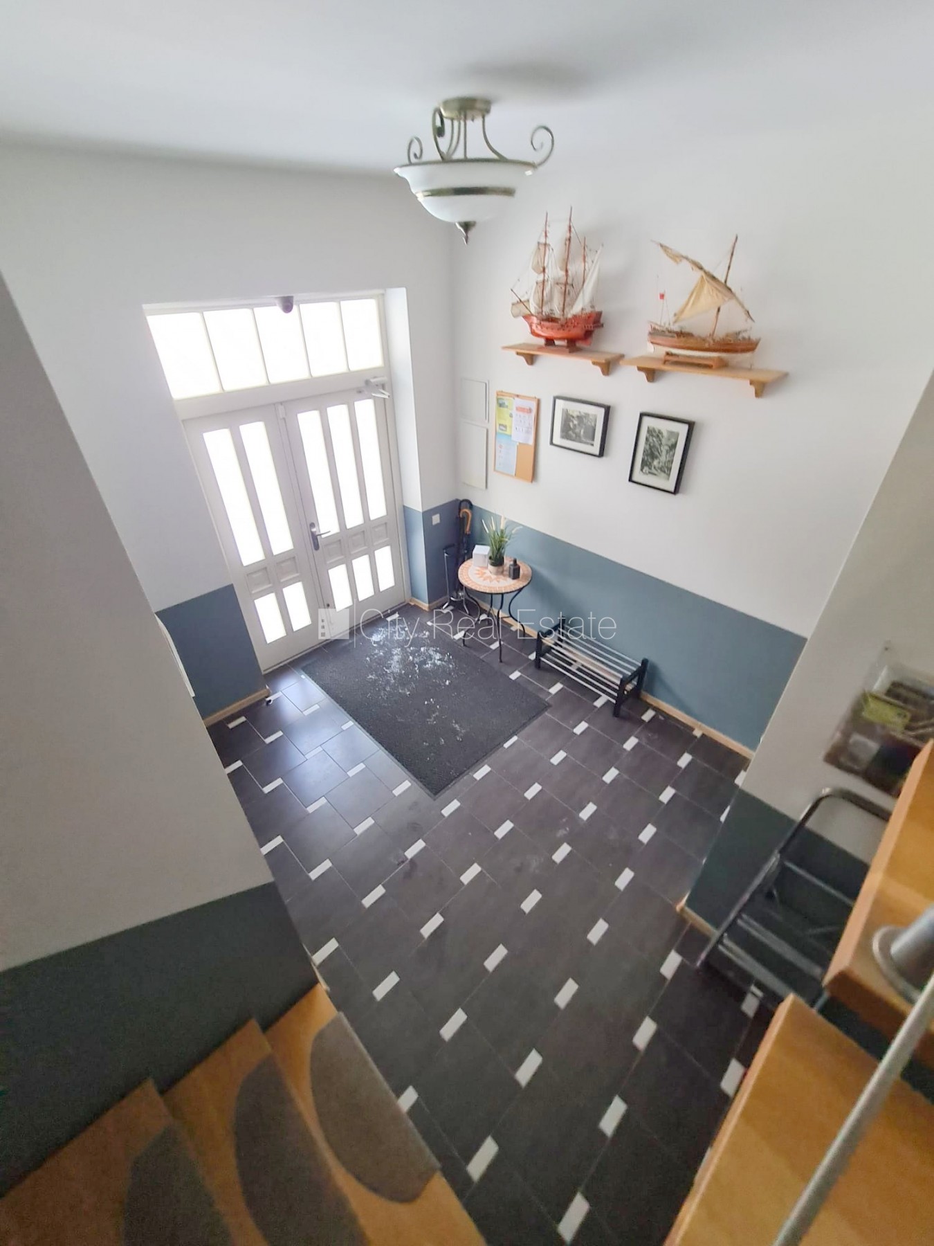 Sludinājumi. Labiekārtots apzaļumots pagalms, teritorijas iebrauktuves vārti aprīkoti ar automatizētu atvēršanās Cena: 650 EUR/mēn Foto #12