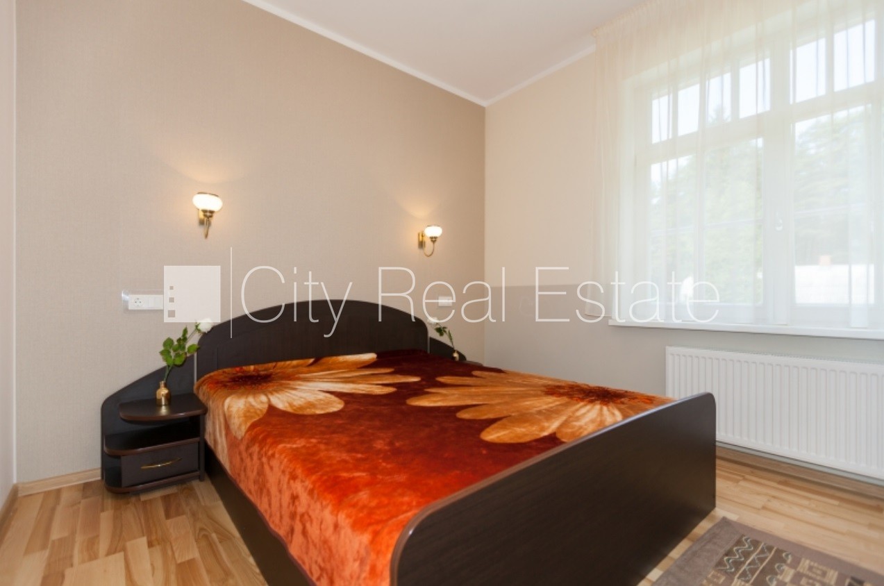 Sludinājumi. Labiekārtots apzaļumots pagalms, slēgts pagalms, teritorijas iebrauktuves vārti aprīkoti ar Cena: 1800 EUR/mēn Foto #9