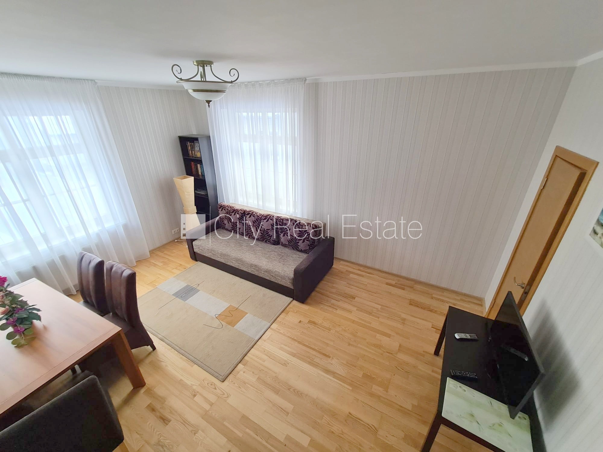 Sludinājumi. Fasādes māja, renovēta māja, labiekārtots apzaļumots pagalms, slēgts pagalms, teritorijas Cena: 3500 EUR/mēn Foto #6